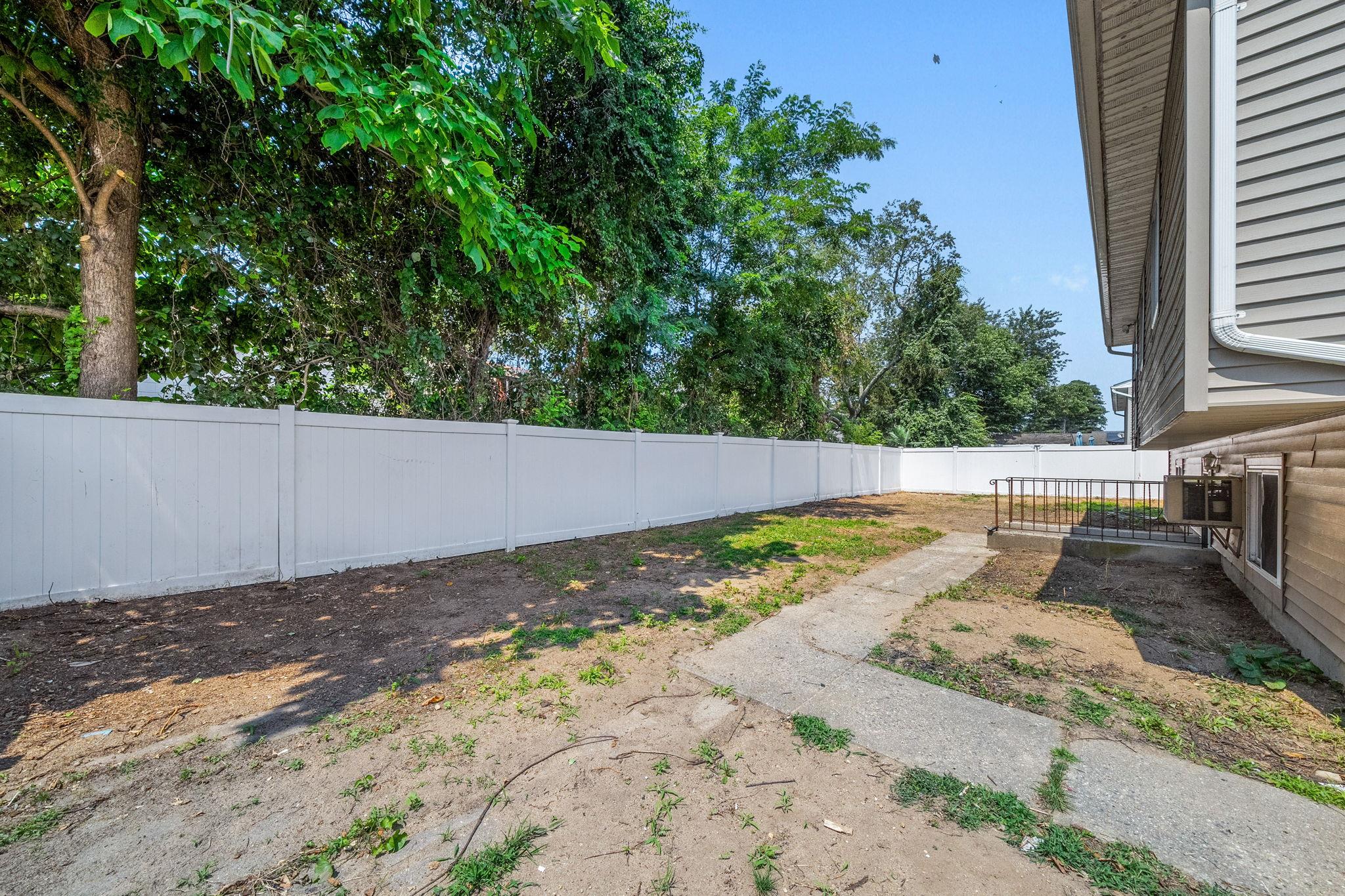 #16 photo, 2435 Great Neck Road, 東長島 Copiague , NY 11726