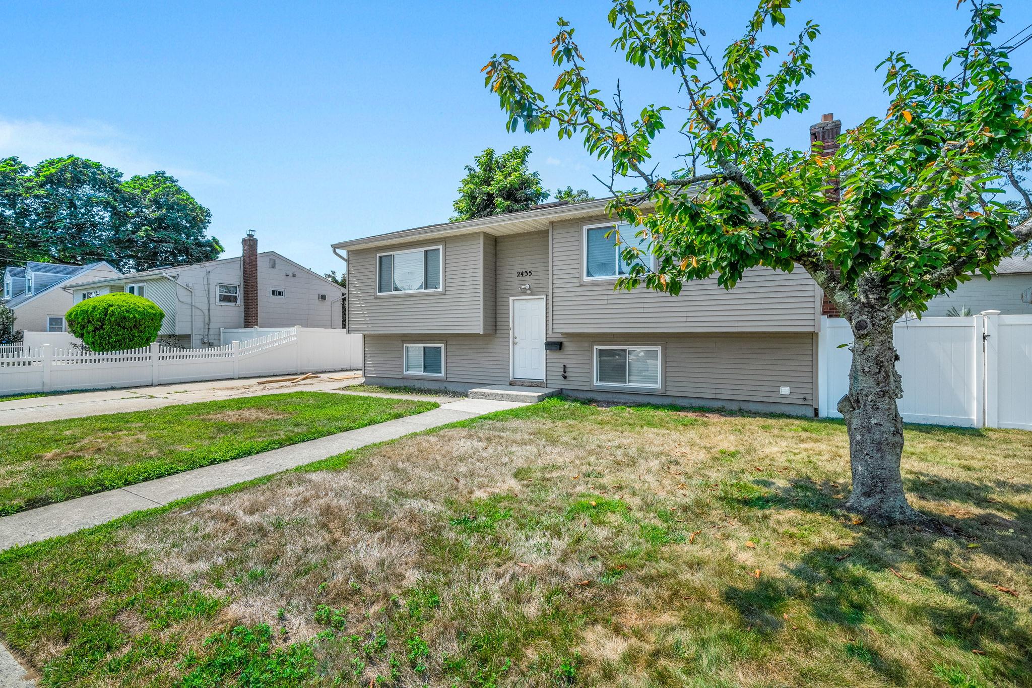 #2 photo, 2435 Great Neck Road, 東長島 Copiague , NY 11726