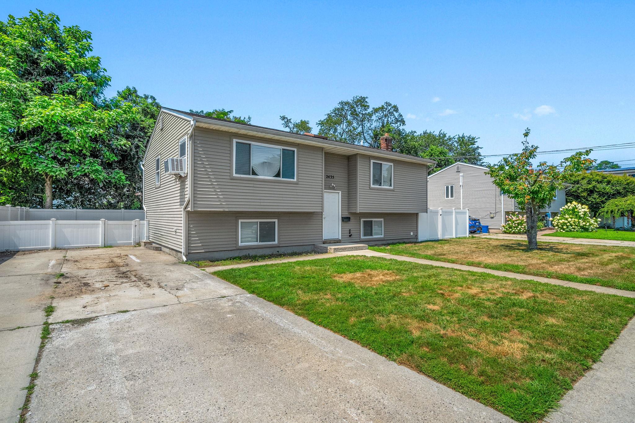 #3 photo, 2435 Great Neck Road, 東長島 Copiague , NY 11726