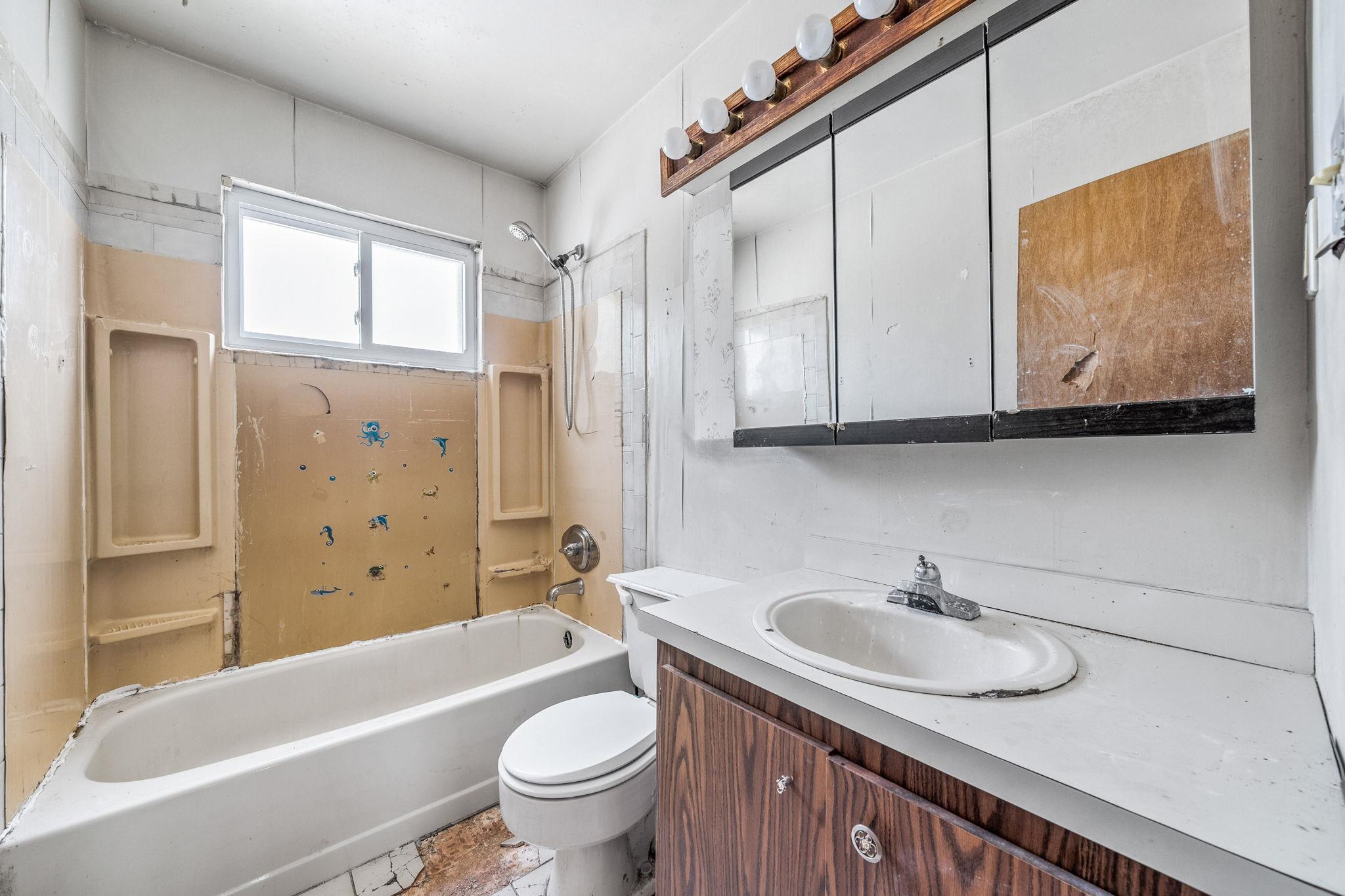 #8 photo, 2435 Great Neck Road, 東長島 Copiague , NY 11726