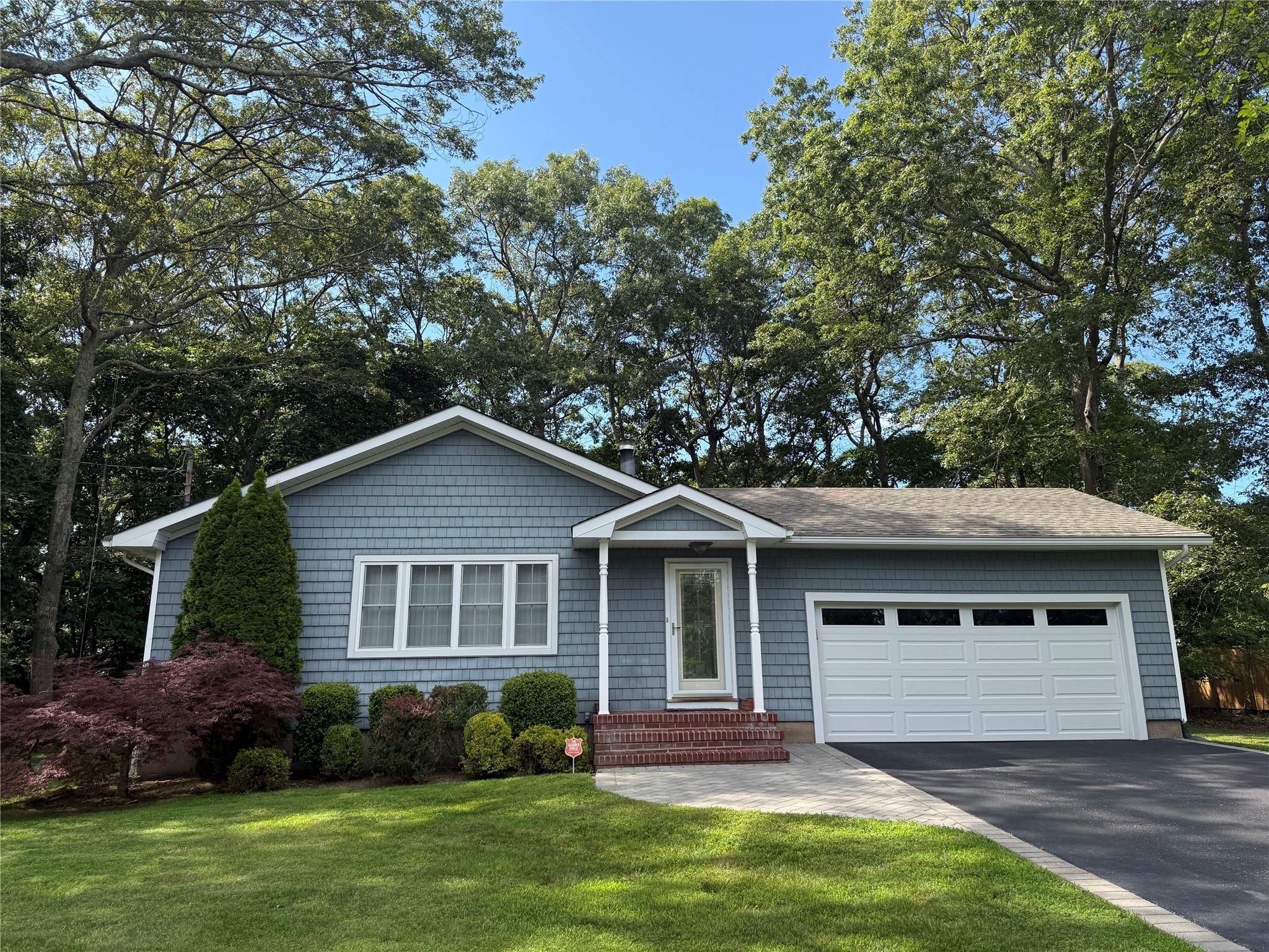 #1 photo, 17 E Moriches Boulevard, East Moriches , NY 11940
