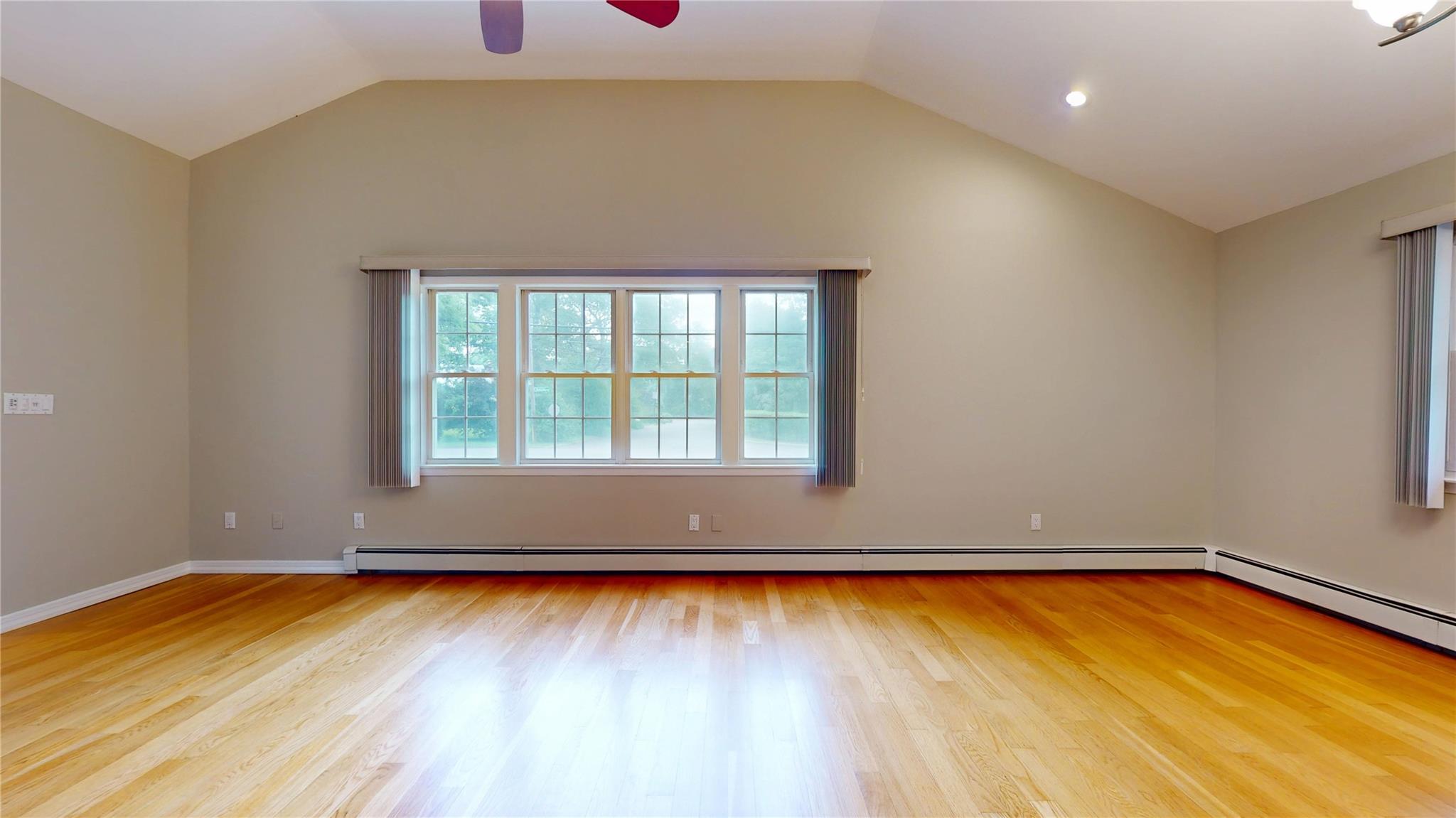 #15 photo, 17 E Moriches Boulevard, 東長島 East Moriches , NY 11940