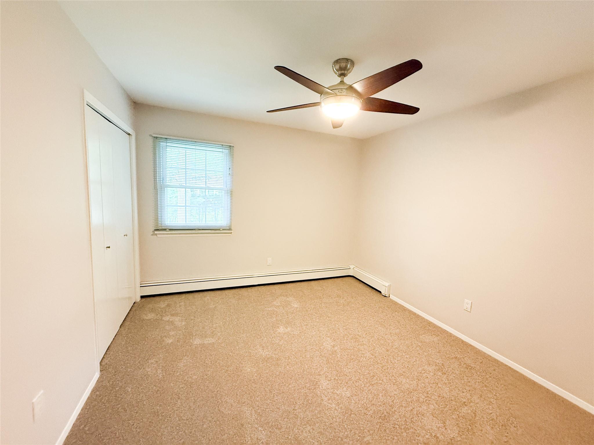 #16 photo, 17 E Moriches Boulevard, 東長島 East Moriches , NY 11940