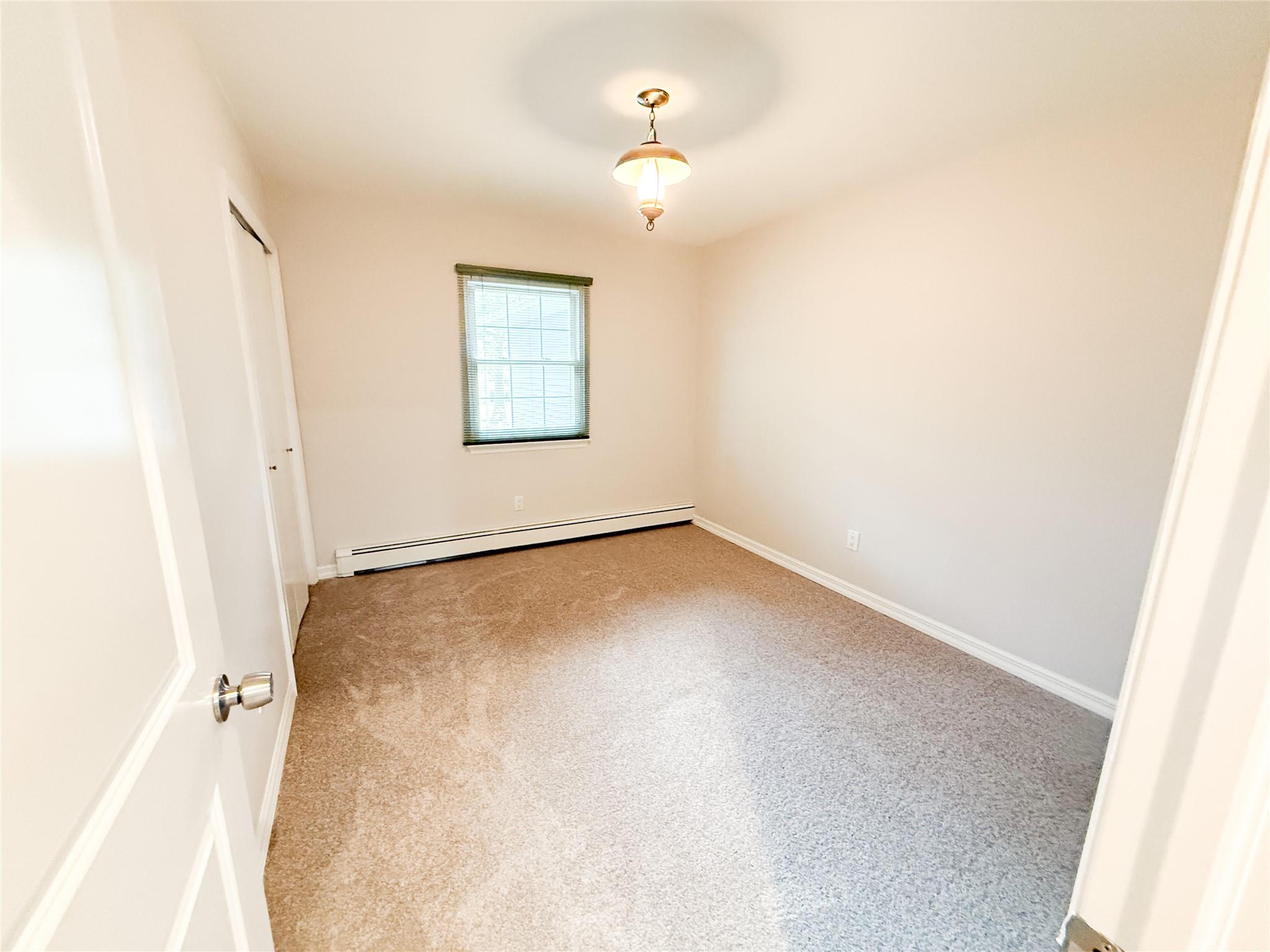 #17 photo, 17 E Moriches Boulevard, 東長島 East Moriches , NY 11940