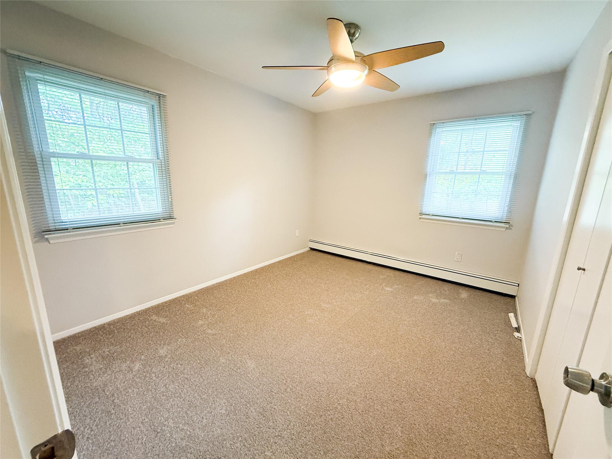 #18 photo, 17 E Moriches Boulevard, 東長島 East Moriches , NY 11940