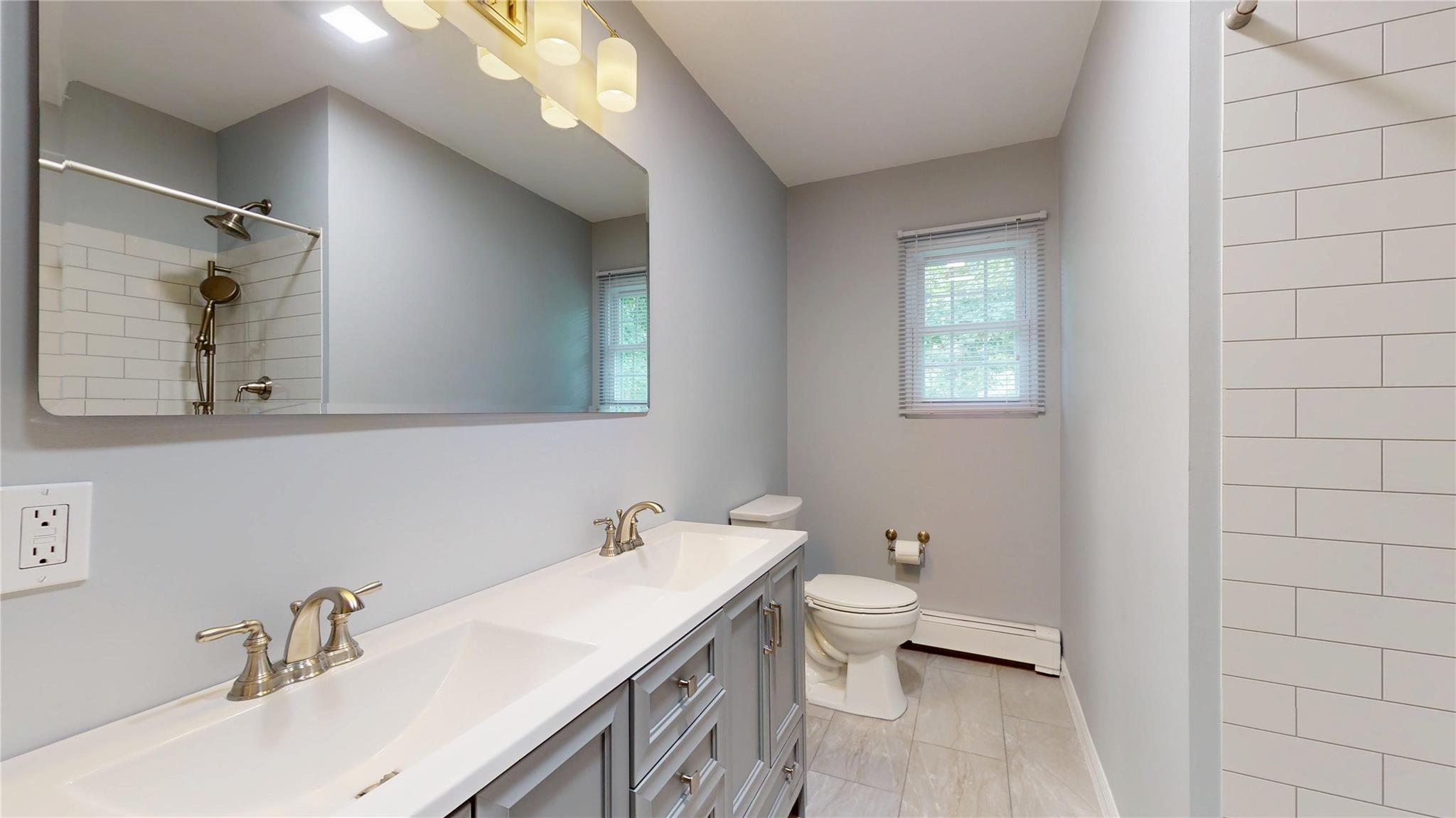 #19 photo, 17 E Moriches Boulevard, 東長島 East Moriches , NY 11940