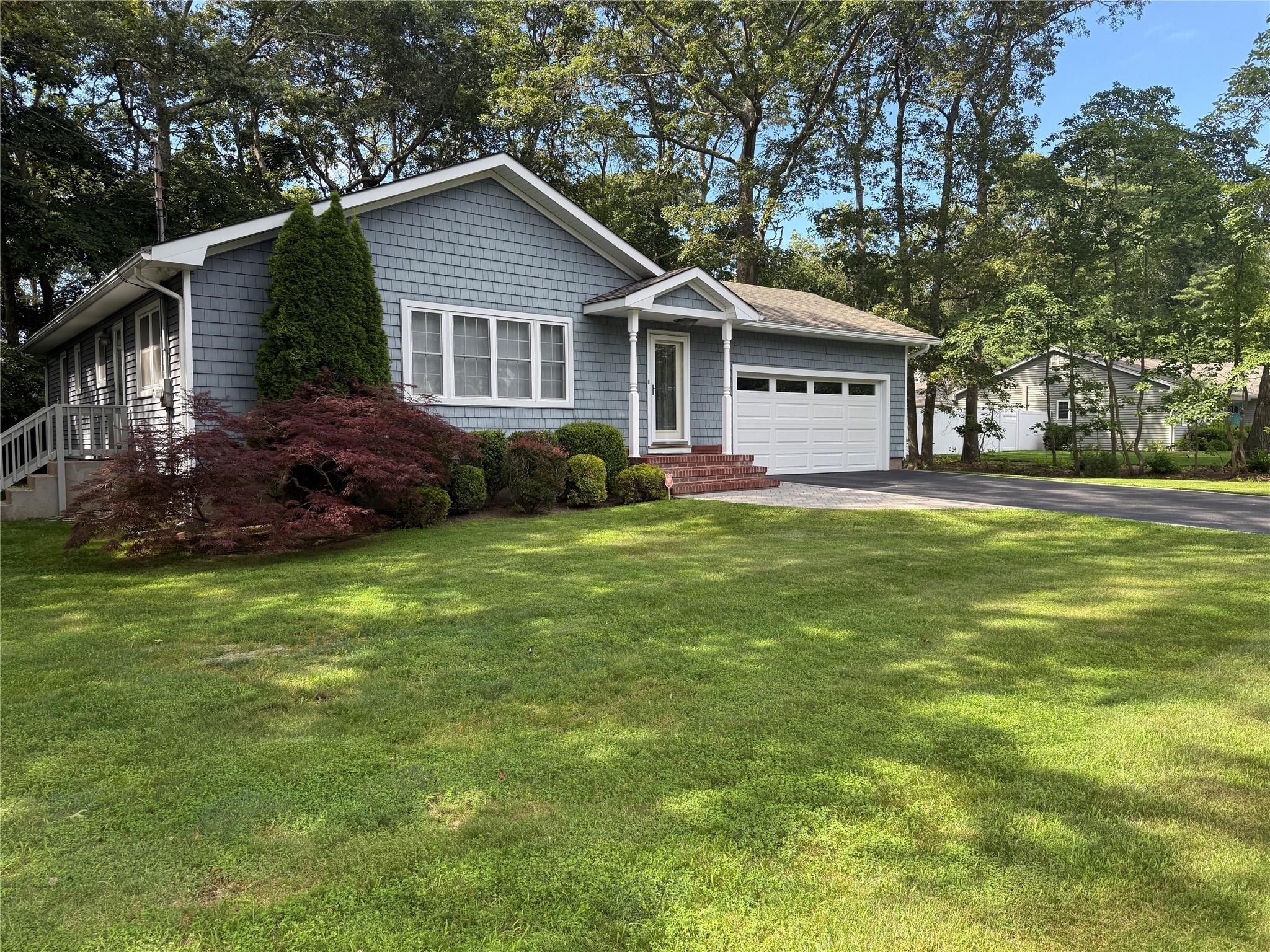 #2 photo, 17 E Moriches Boulevard, 東長島 East Moriches , NY 11940