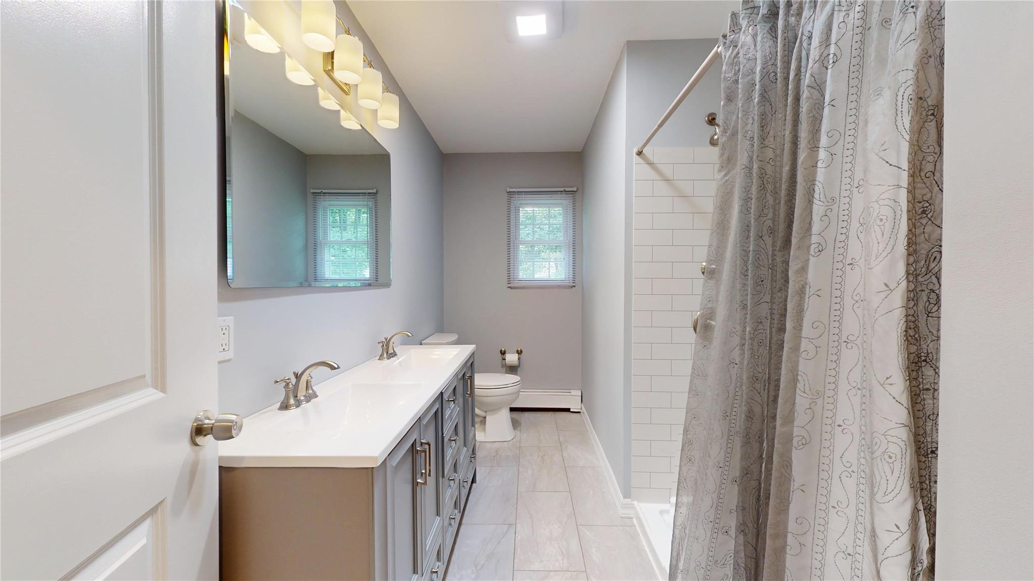 #20 photo, 17 E Moriches Boulevard, 東長島 East Moriches , NY 11940