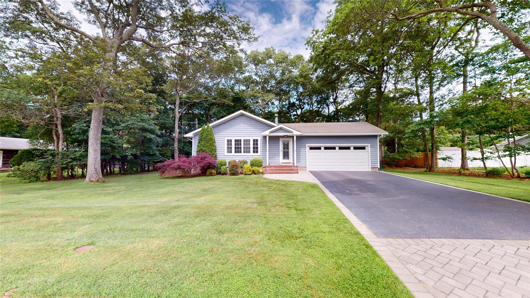 #3 photo, 17 E Moriches Boulevard, 東長島 East Moriches , NY 11940