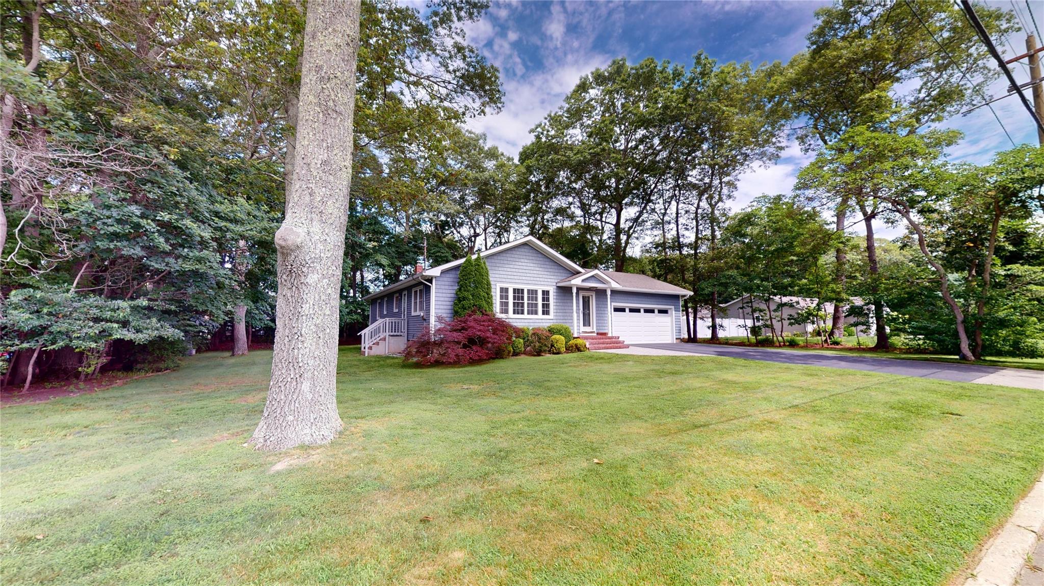 #4 photo, 17 E Moriches Boulevard, 東長島 East Moriches , NY 11940