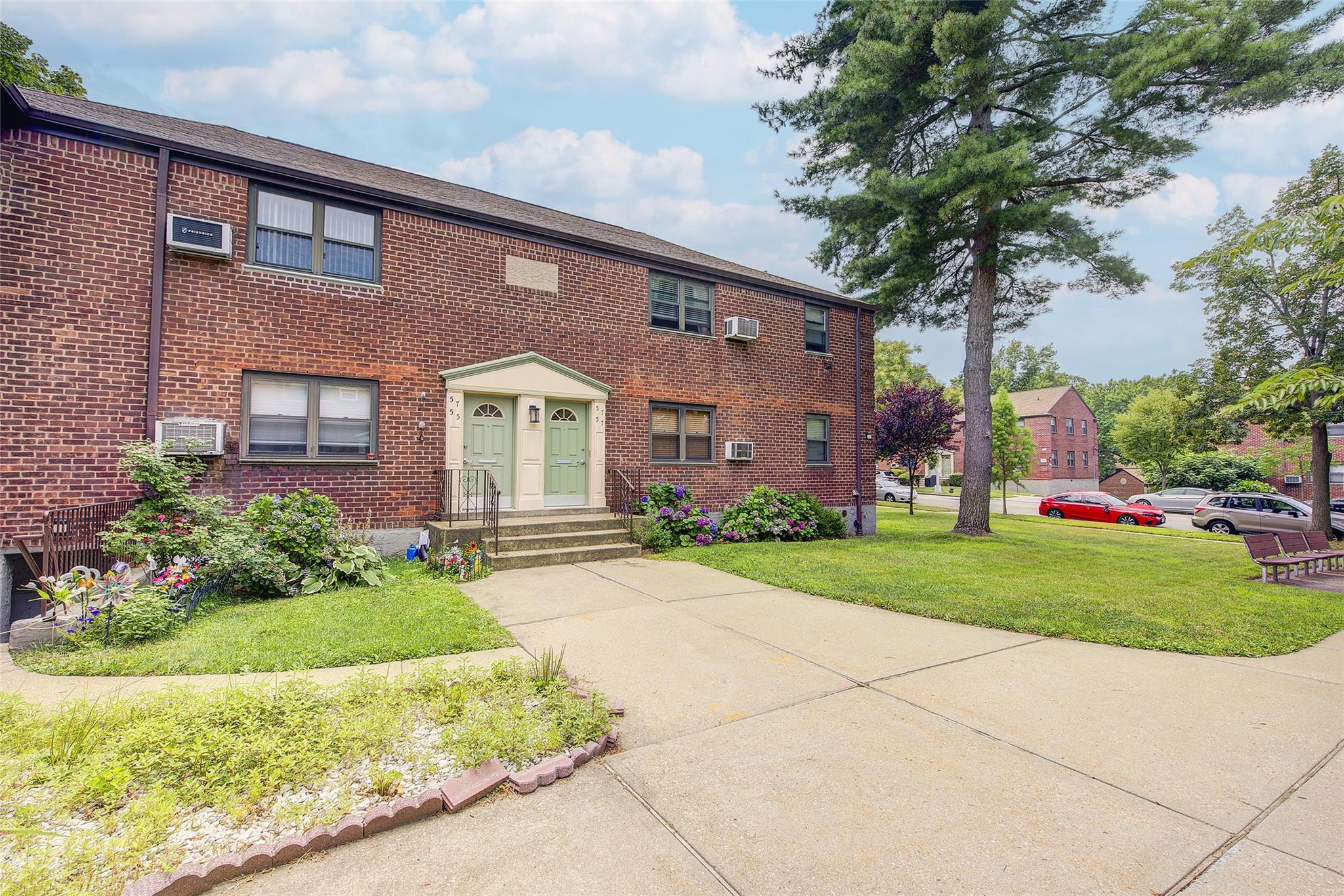 #4 photo, 57-55 244 Street, 皇后區 道格拉斯頓 Douglaston , NY 11362