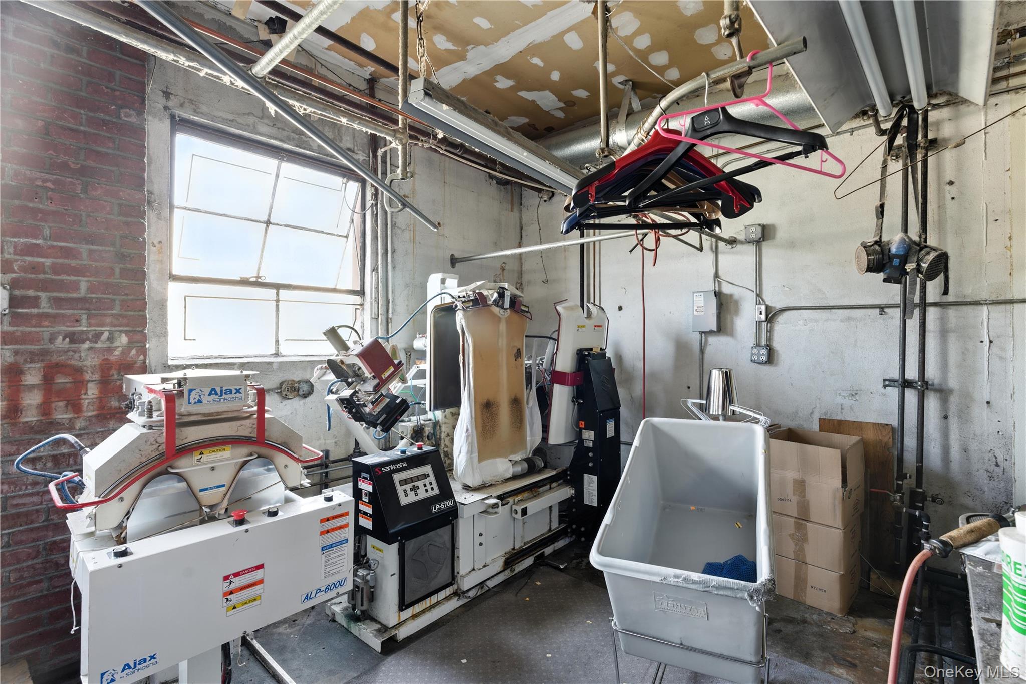 #10 photo, 230 N Main Street, サフォーク郡 Sayville , NY 11782