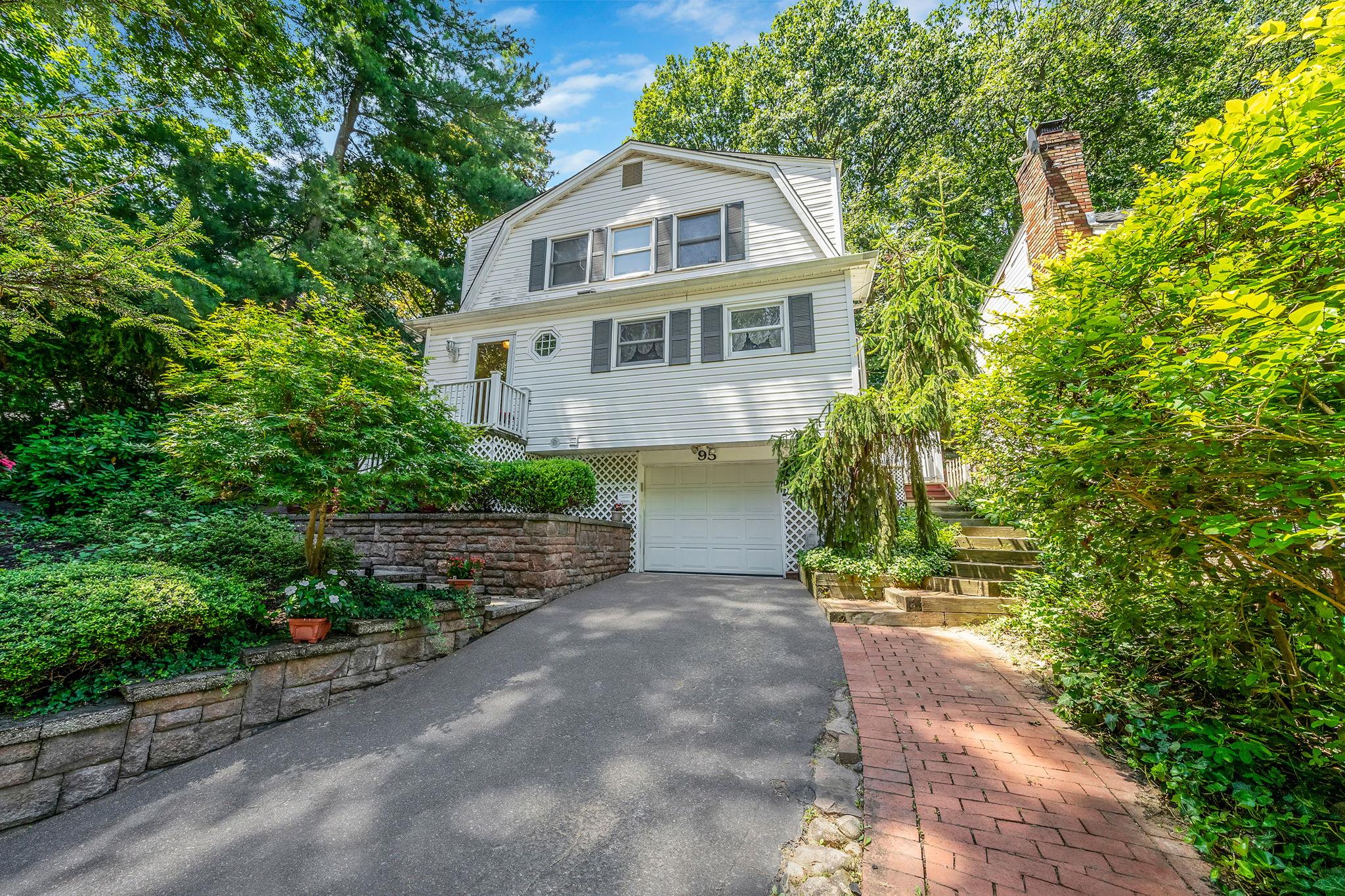 #1 photo, 95 Norwood Avenue, سوفولك Northport , NY 11768