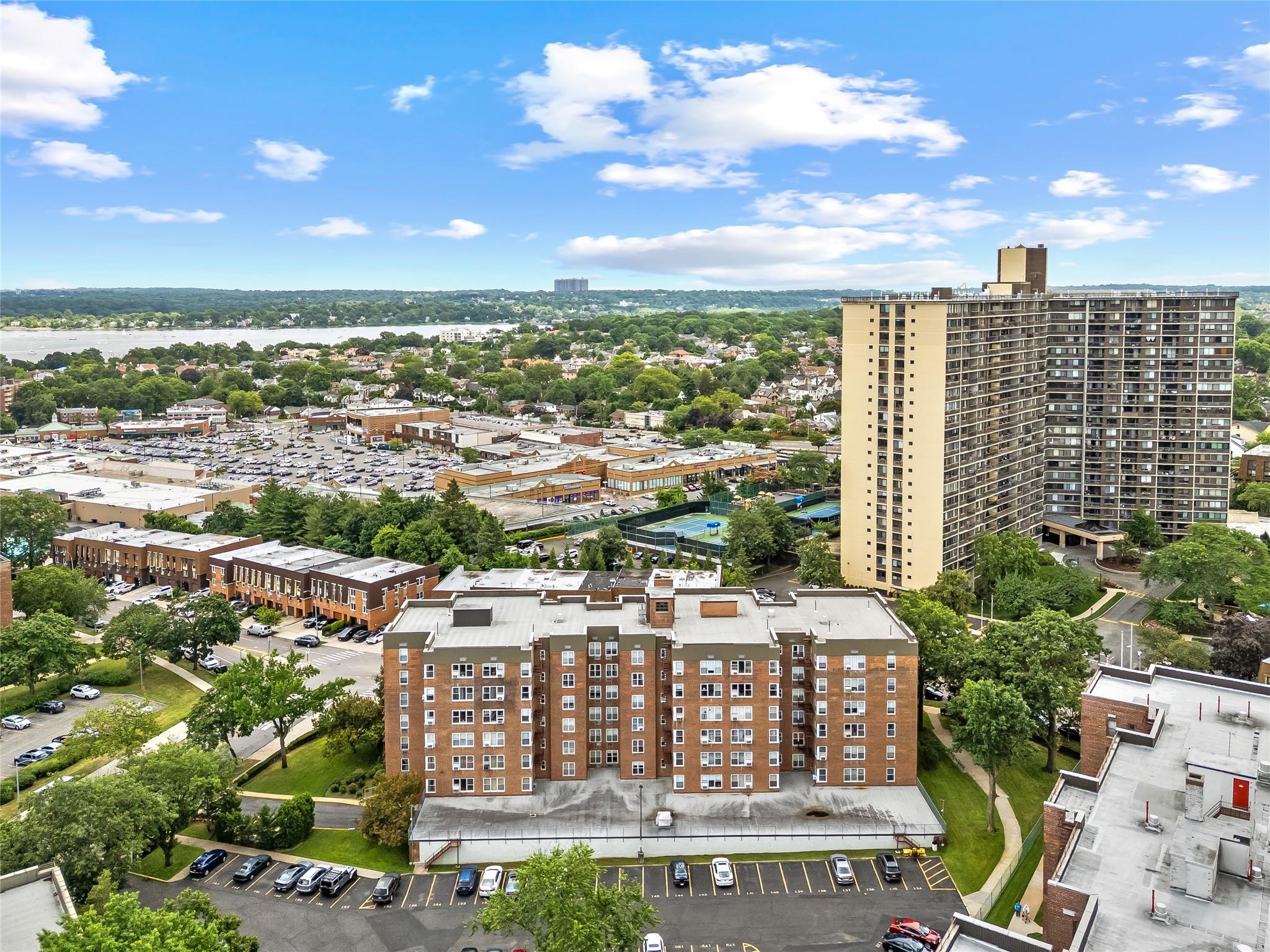 #18 photo, 21015 23rd Avenue, クイーンズ区 Bayside , NY 11360