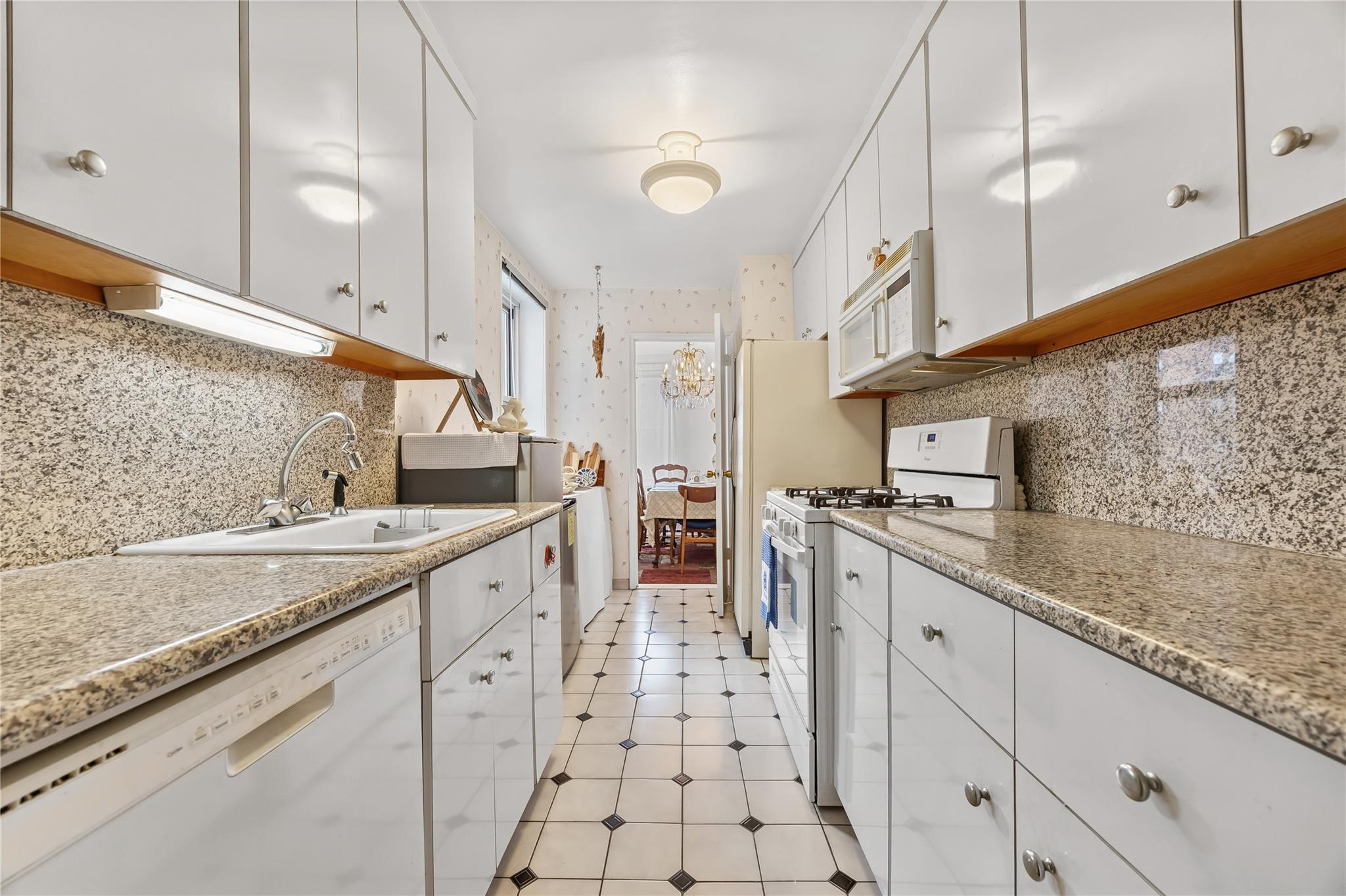 #8 photo, 21015 23rd Avenue, クイーンズ区 Bayside , NY 11360