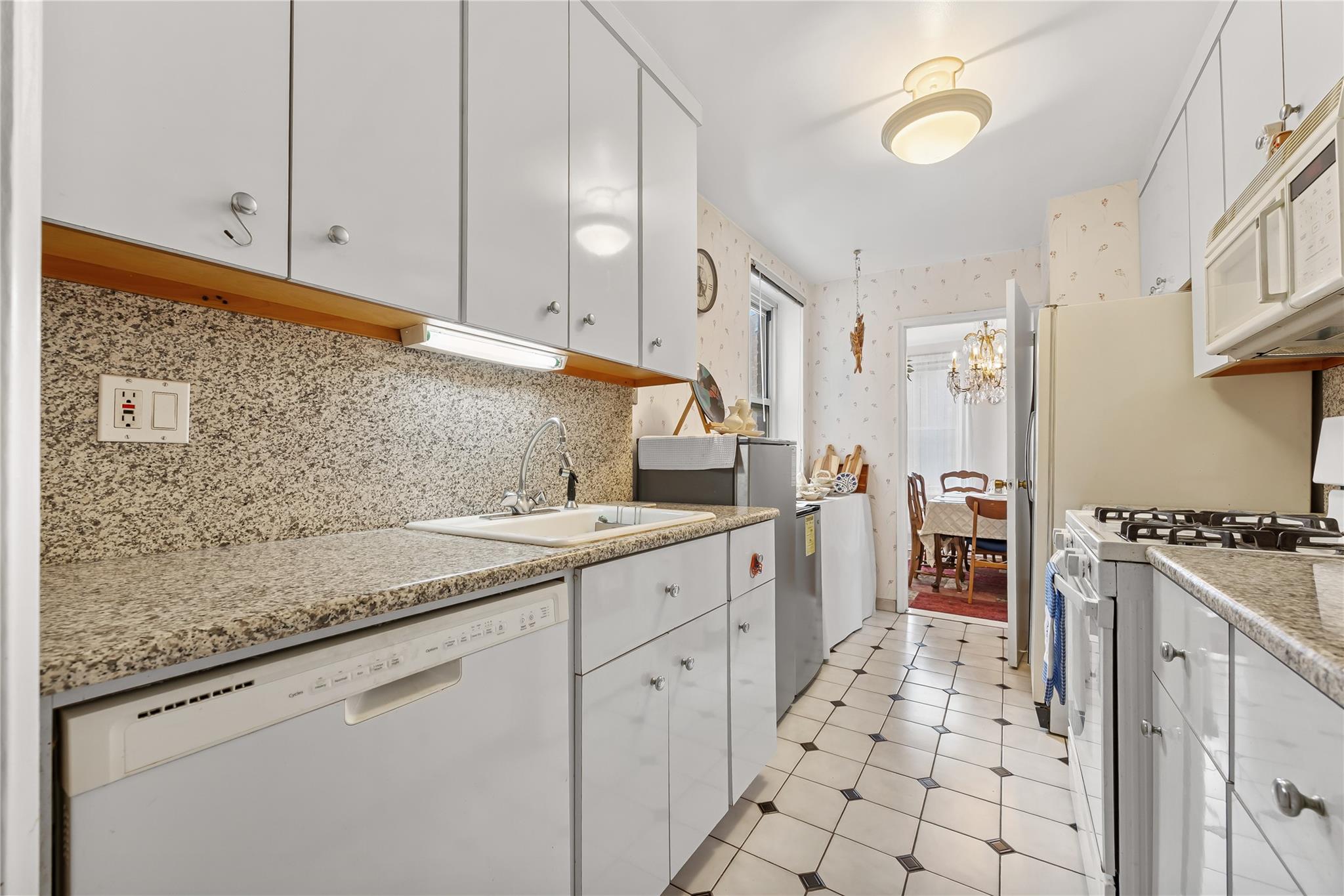 #9 photo, 21015 23rd Avenue, クイーンズ区 Bayside , NY 11360