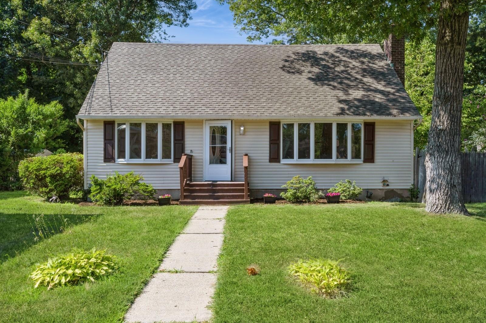 #1 photo, 237 Clay Pitts Road, سوفولك East Northport , NY 11731