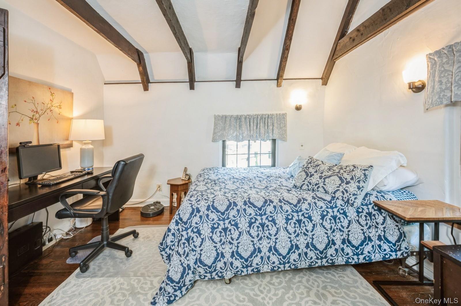 #11 photo, 17 Valley Road, Larchmont , NY 10538