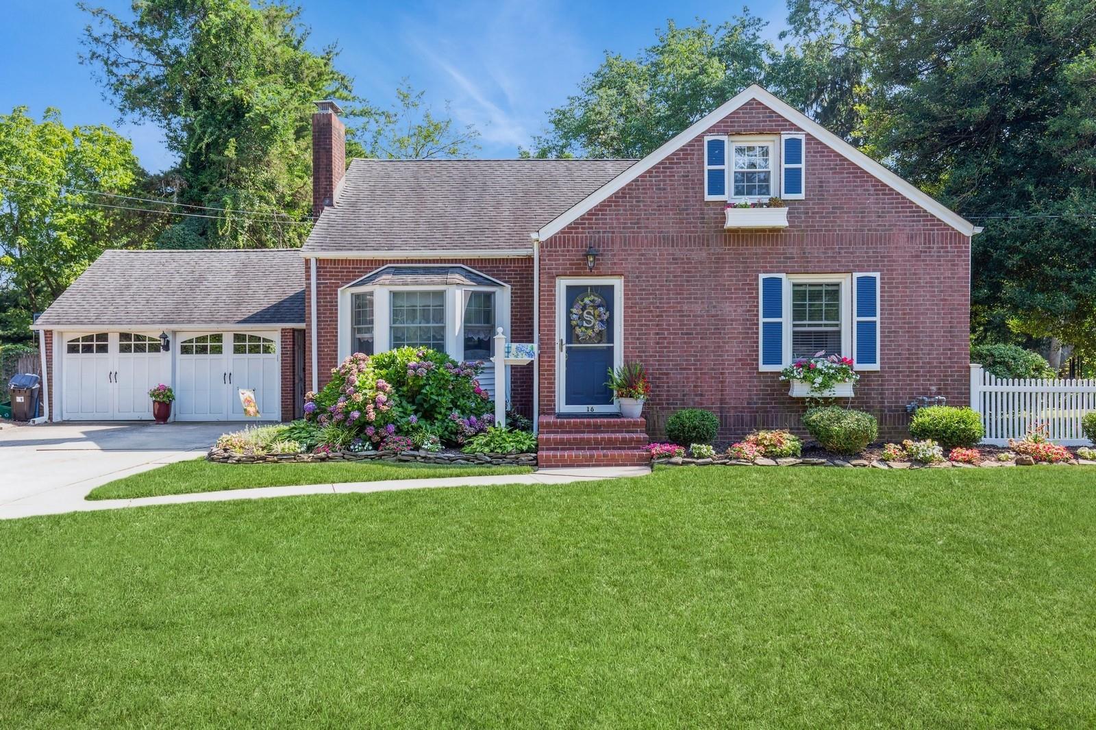 #1 photo, 16 Bennett Street, Kings Park , NY 11754