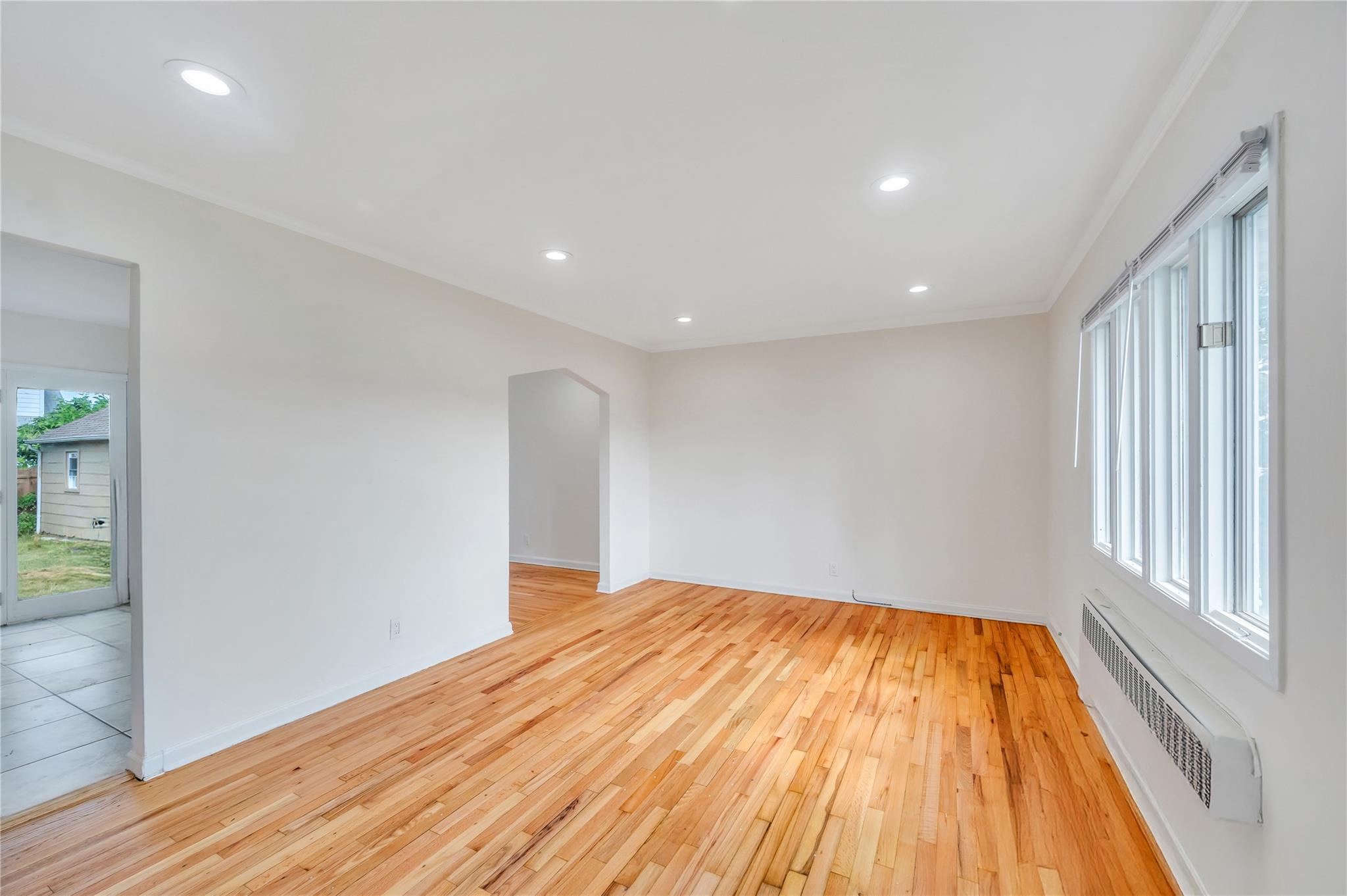 #4 photo, 308 New South Road, ナッソー郡 Hicksville , NY 11801