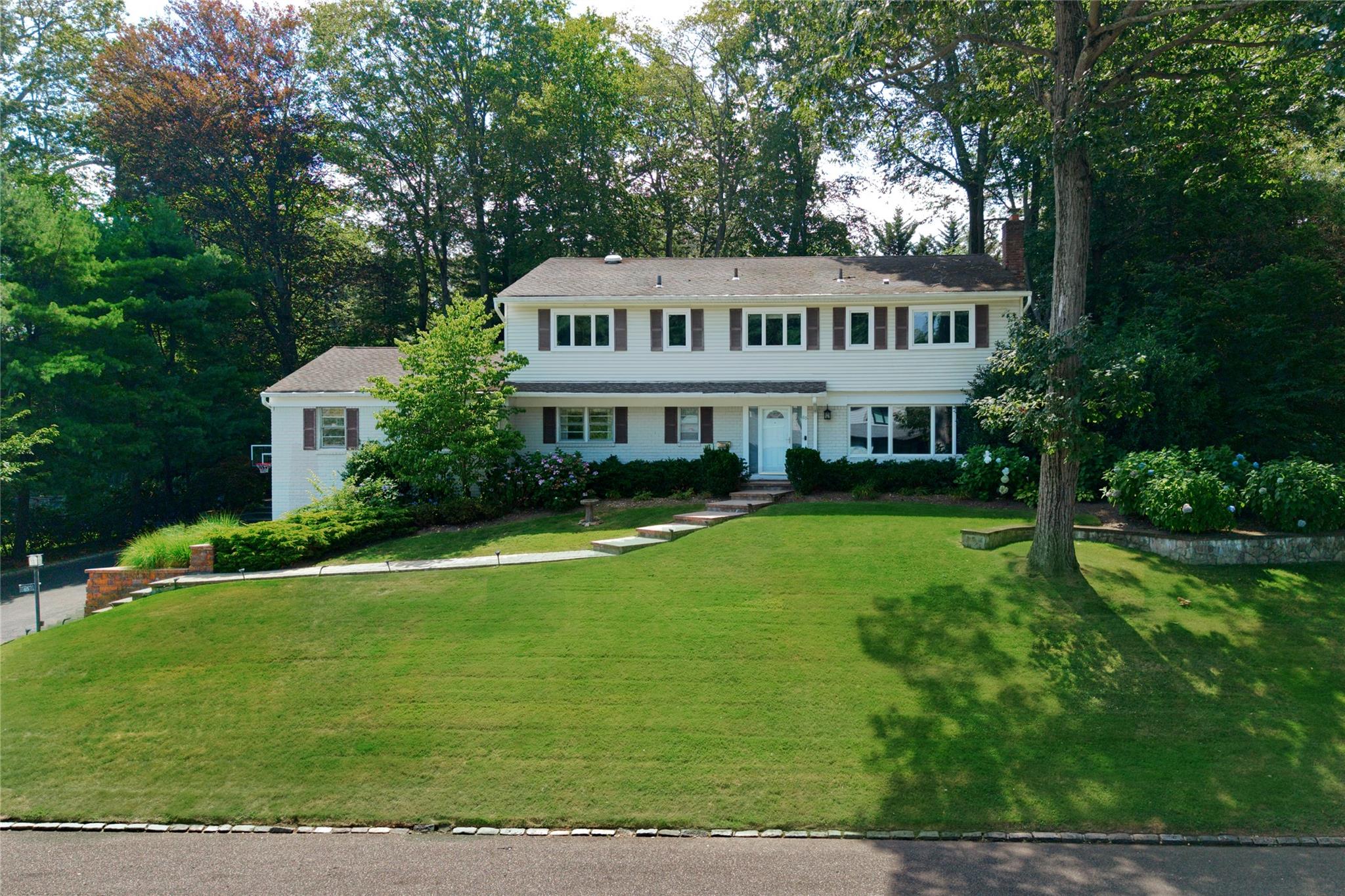 #1 photo, 65 Hemlock Drive, ناسو East Hills , NY 11576