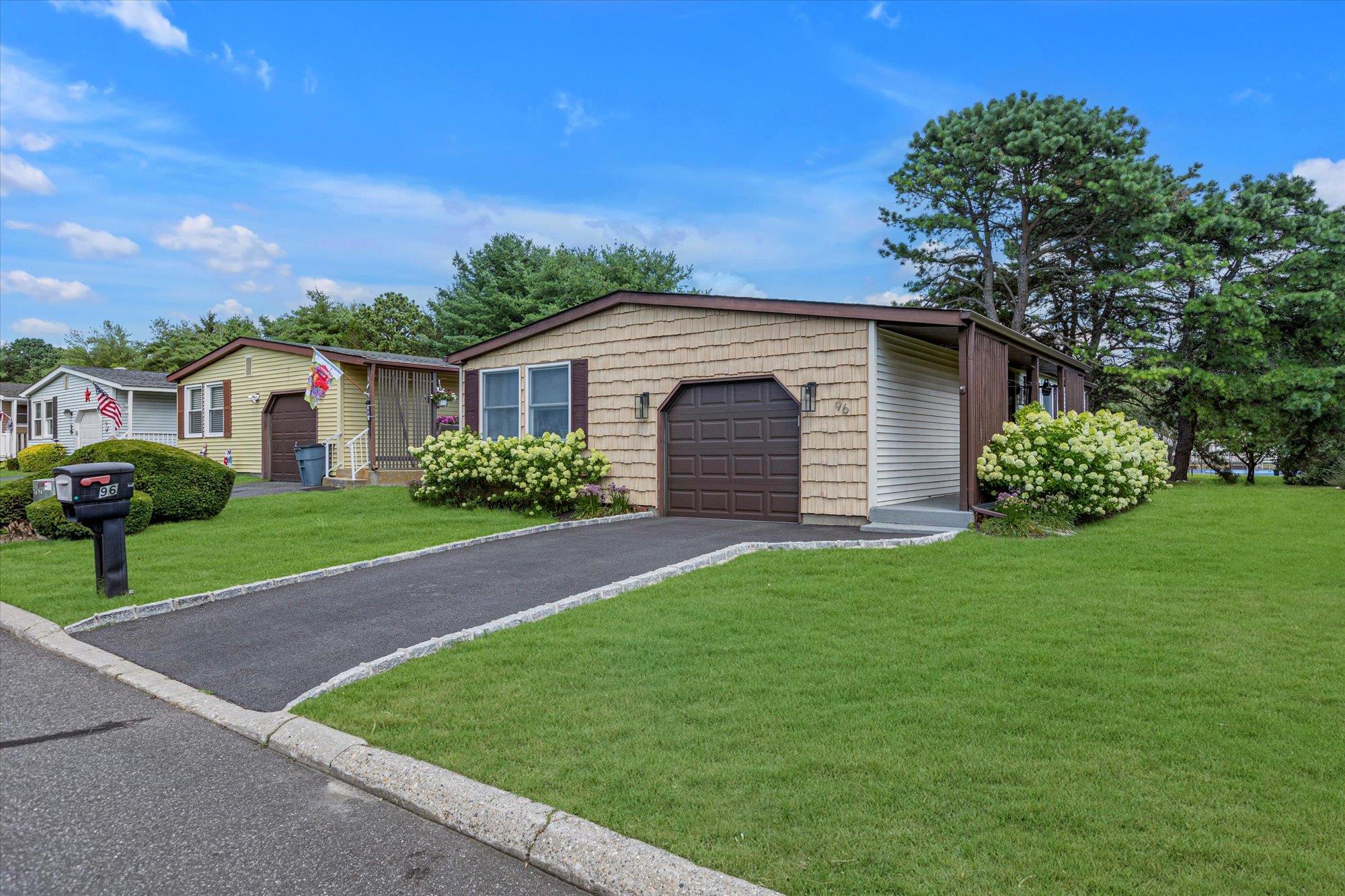 #1 photo, 96 Village Circle West, サフォーク郡 Manorville , NY 11949