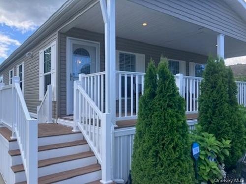 #5 photo, 1661 Old Country Road, Riverhead , NY 11901