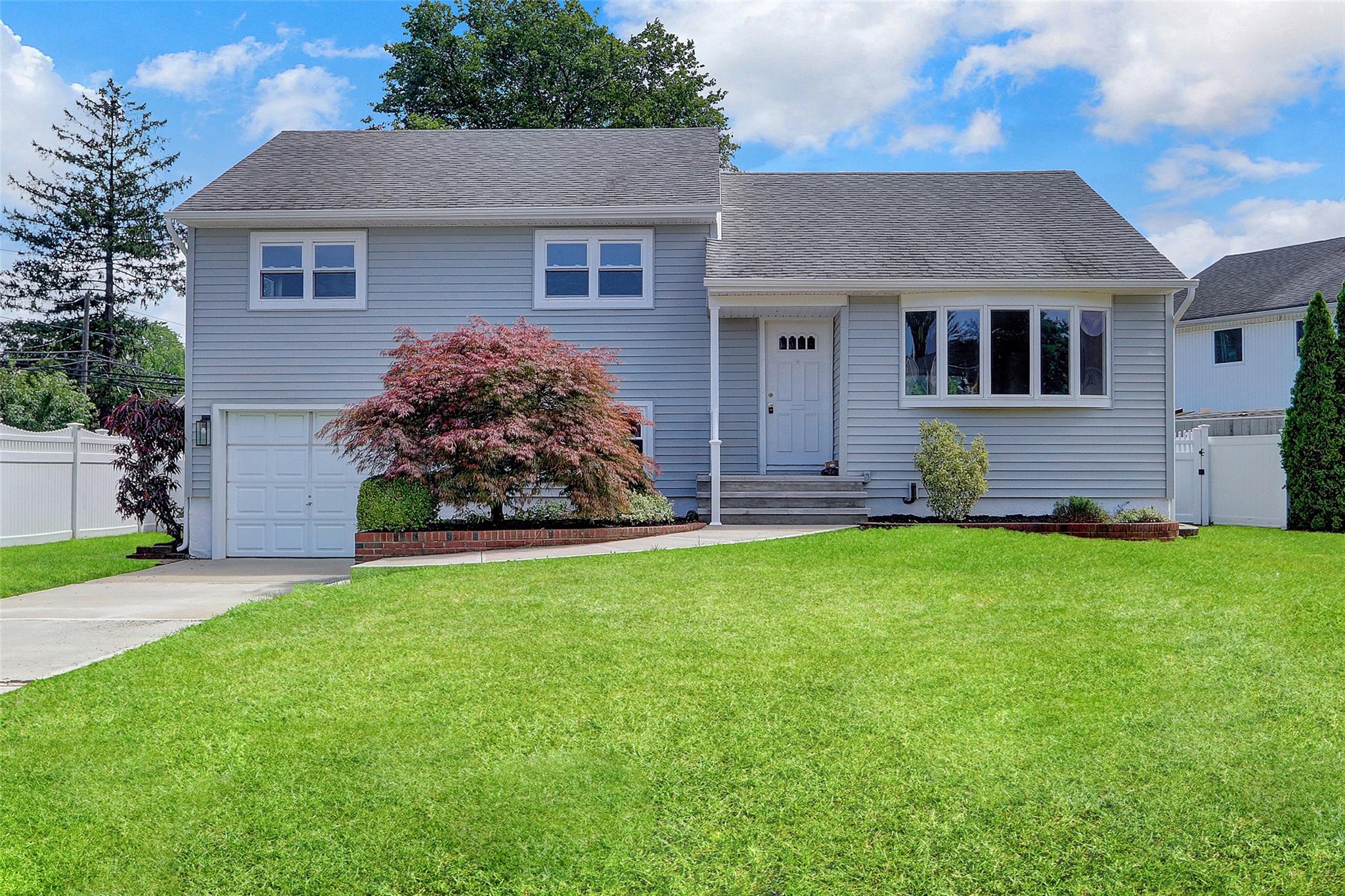 #1 photo, 3621 Regent Lane, Wantagh , NY 11793