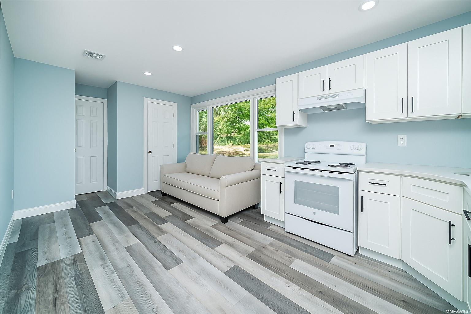 #14 photo, 12 Knoll Road, Rocky Point , NY 11778