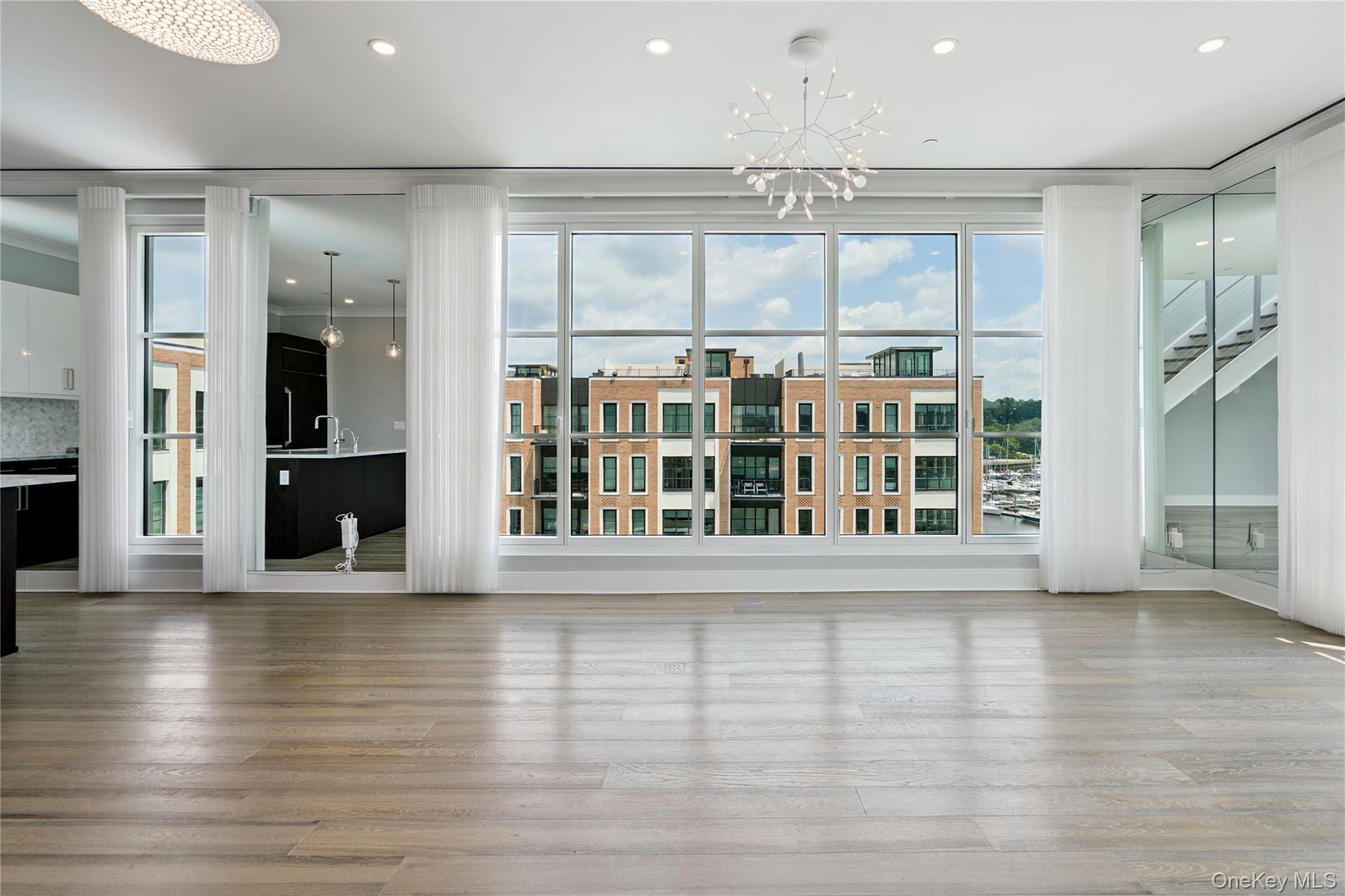 #2 photo, 100 Garvies Point Road, ナッソー郡 Glen Cove , NY 11542