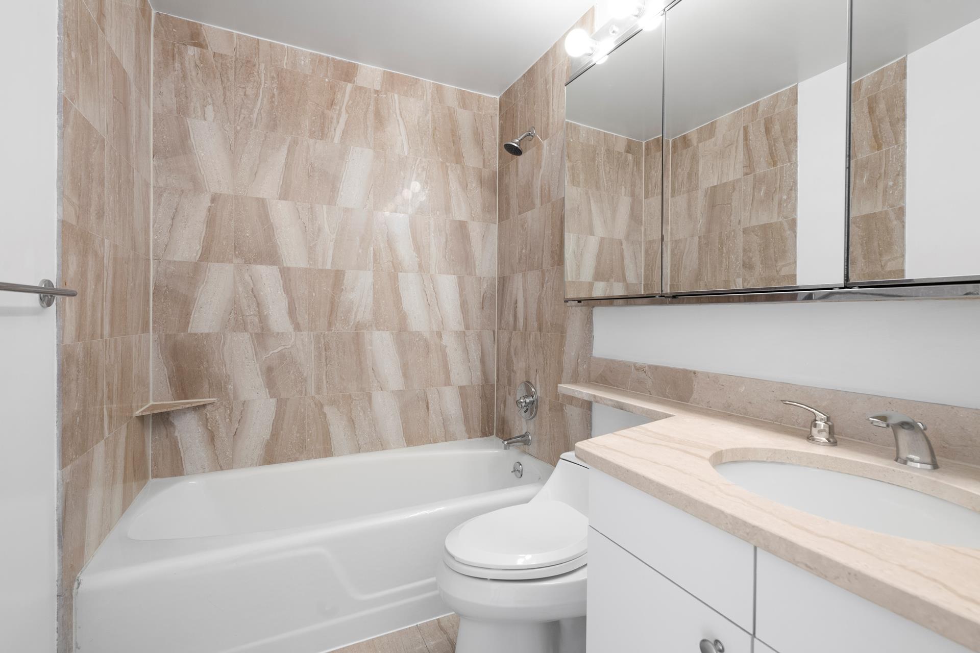 #12 photo, New York City, マンハッタン Lincoln Square , NY 10023