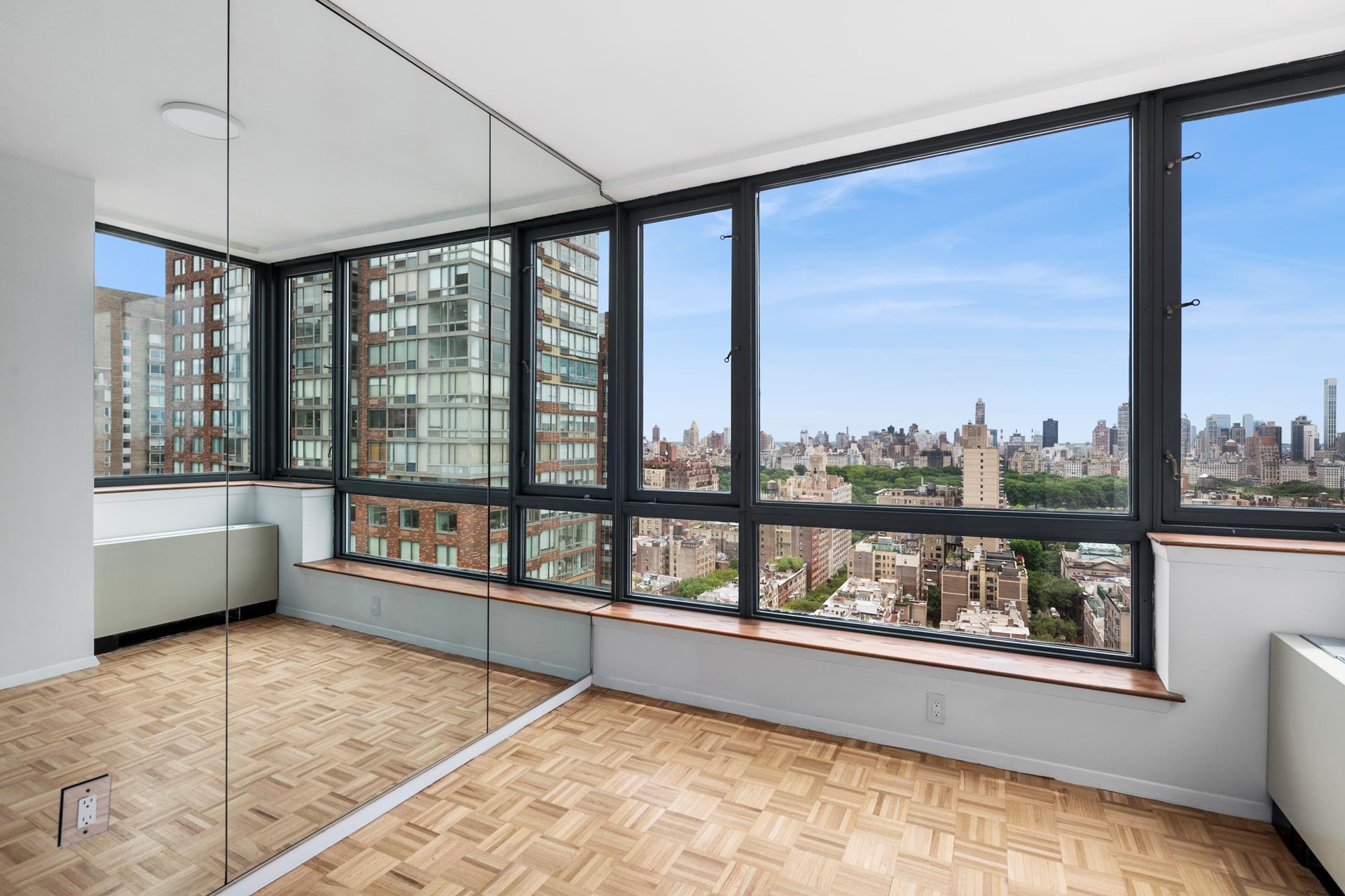 #17 photo, New York City, マンハッタン Lincoln Square , NY 10023