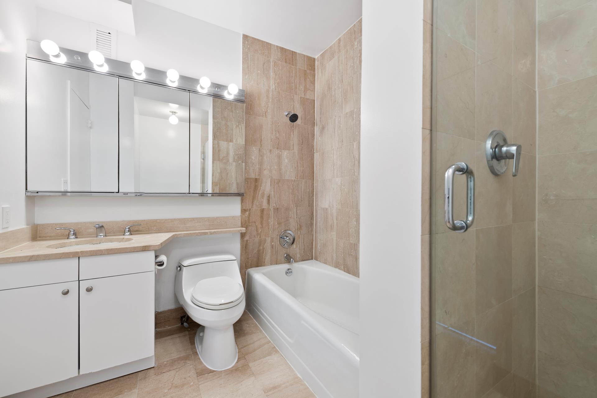 #9 photo, New York City, マンハッタン Lincoln Square , NY 10023