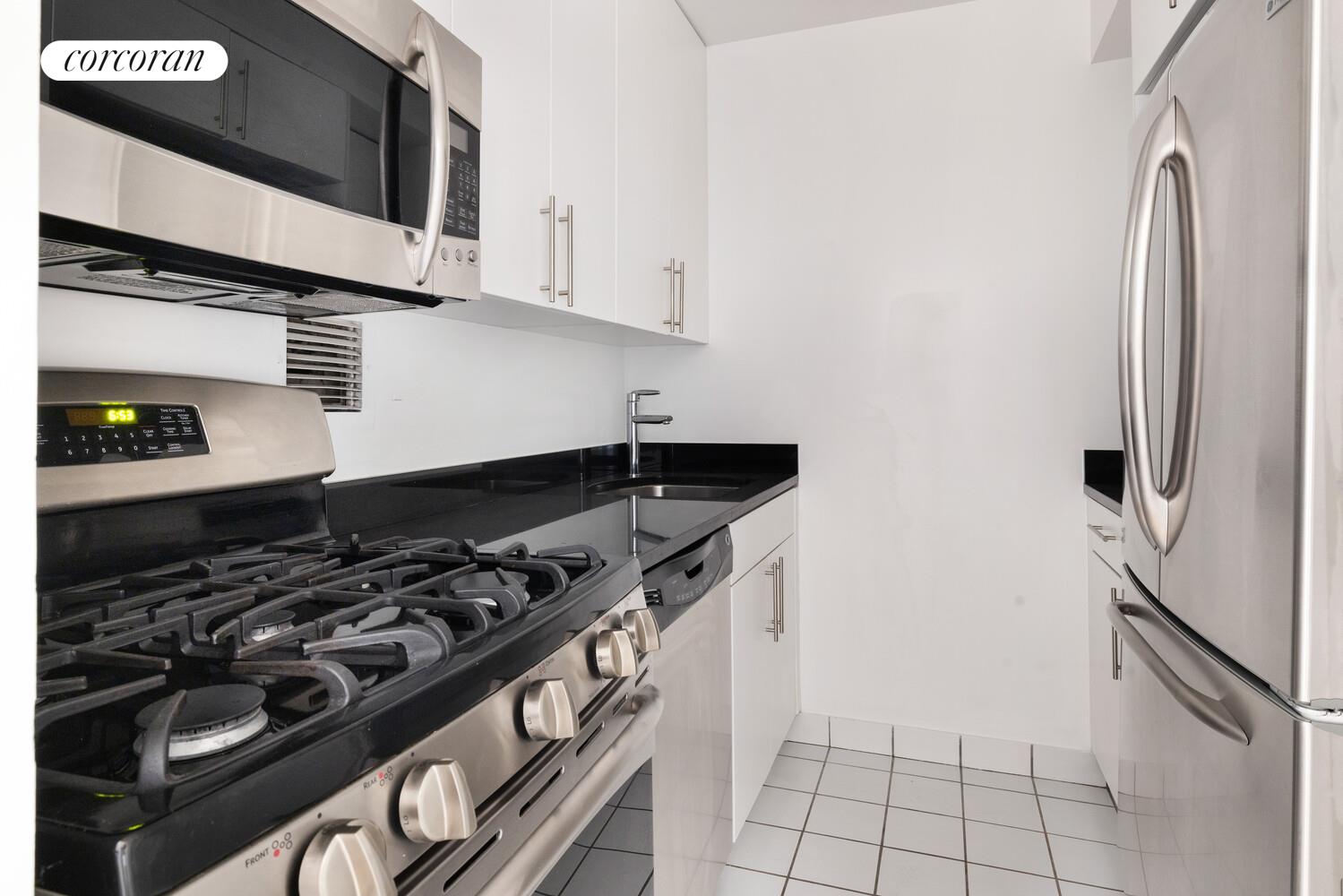 #9 photo, 330 E 38TH Street, マンハッタン Murray Hill , NY 10016