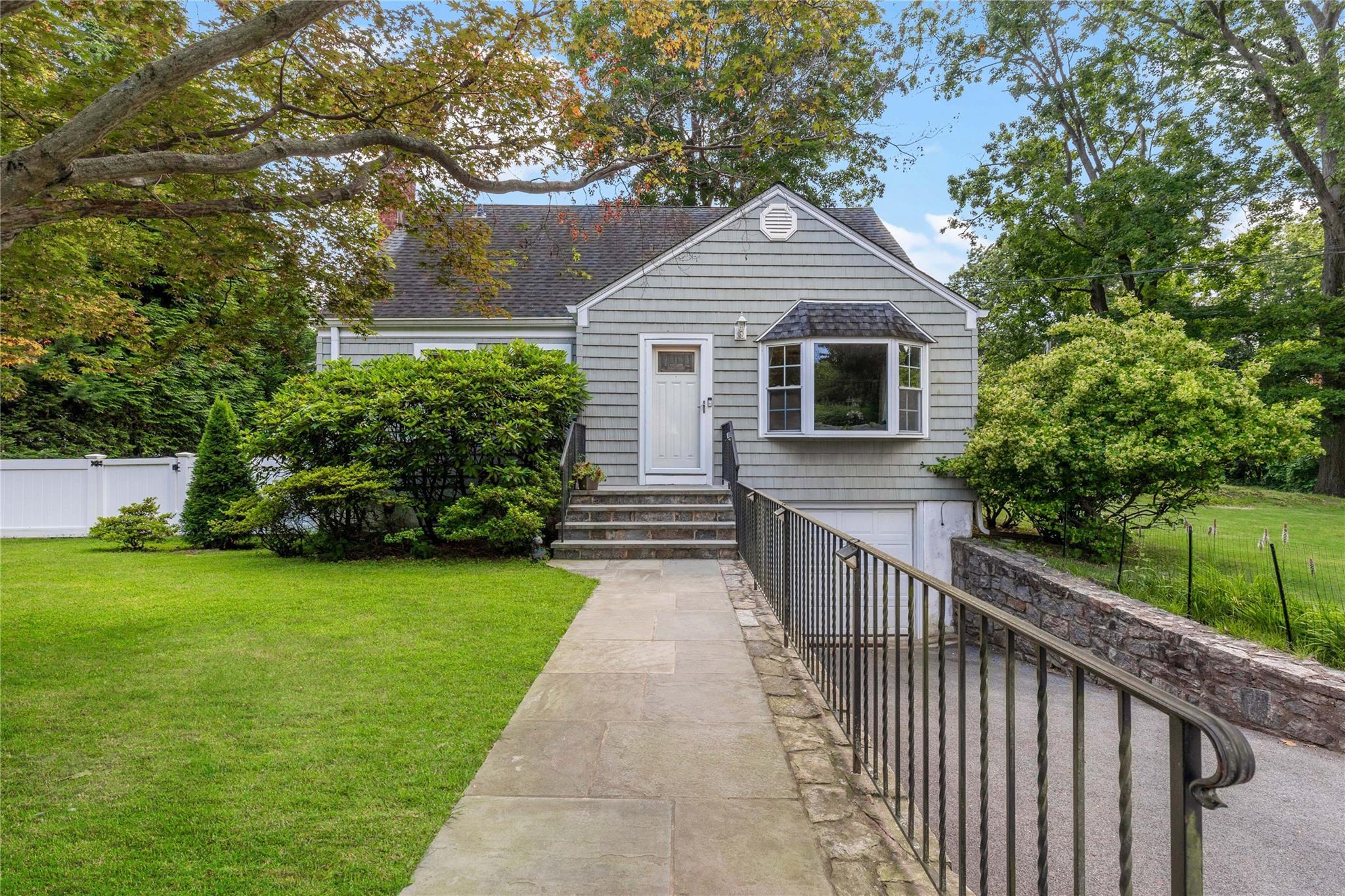 #1 photo, 604 Hampshire Road, Mamaroneck , NY 10543