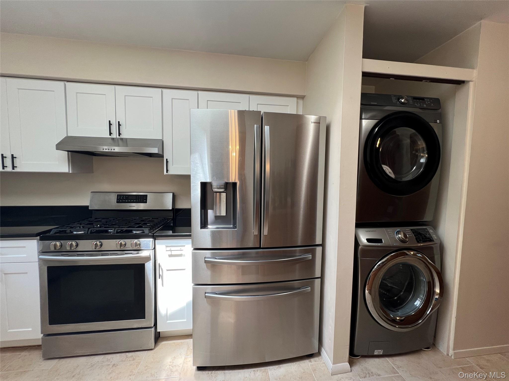 #2 photo, 32 Hammond Road, Glen Cove , NY 11542