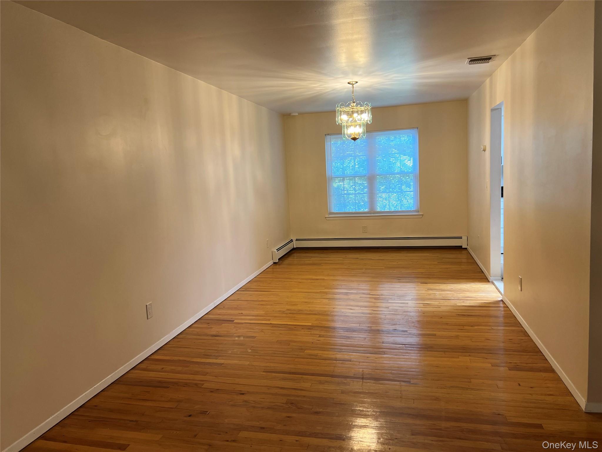 #4 photo, 32 Hammond Road, Glen Cove , NY 11542