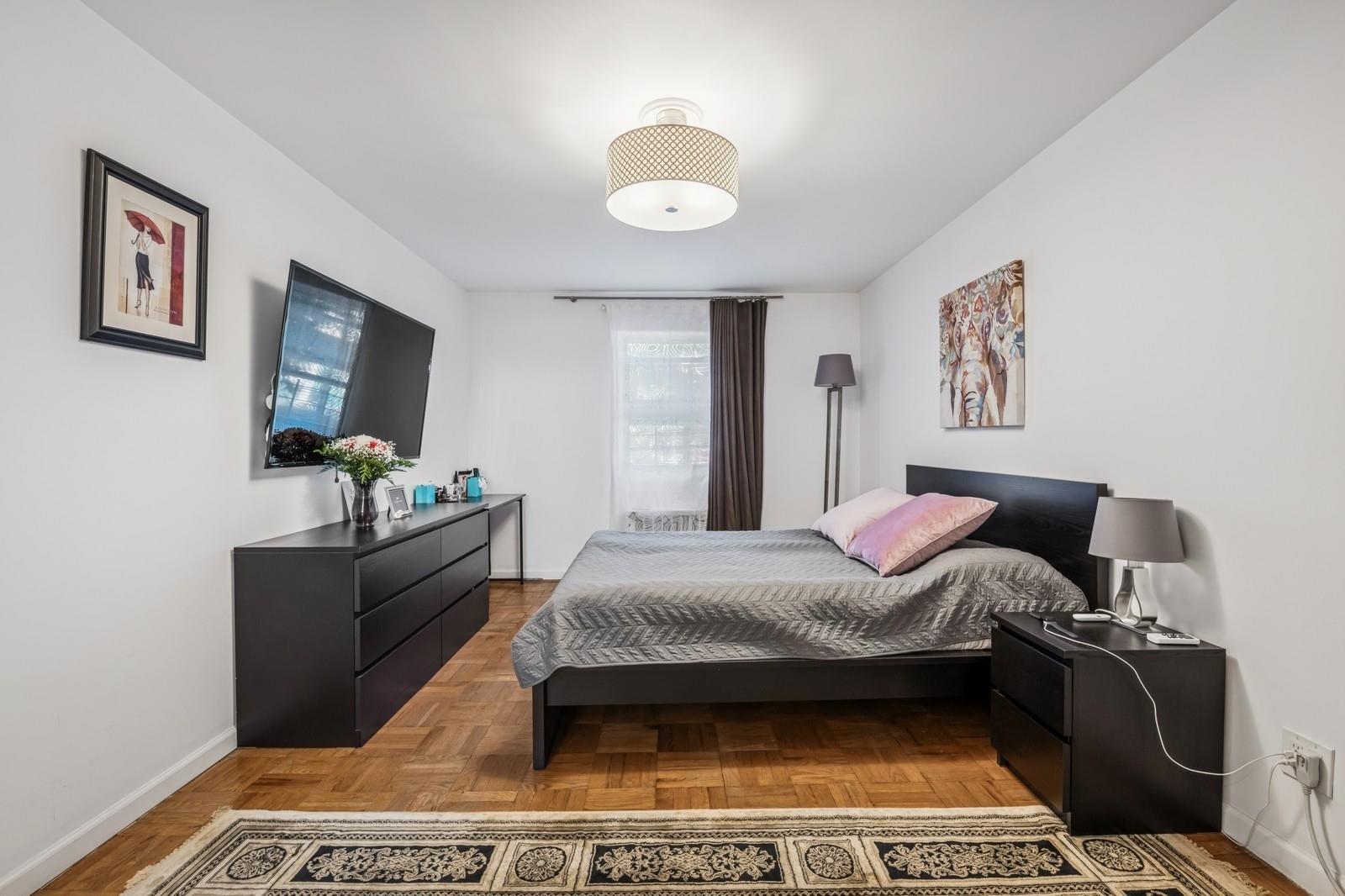 #10 photo, 7502 Austin Street, クイーンズ区 Forest Hills , NY 11375