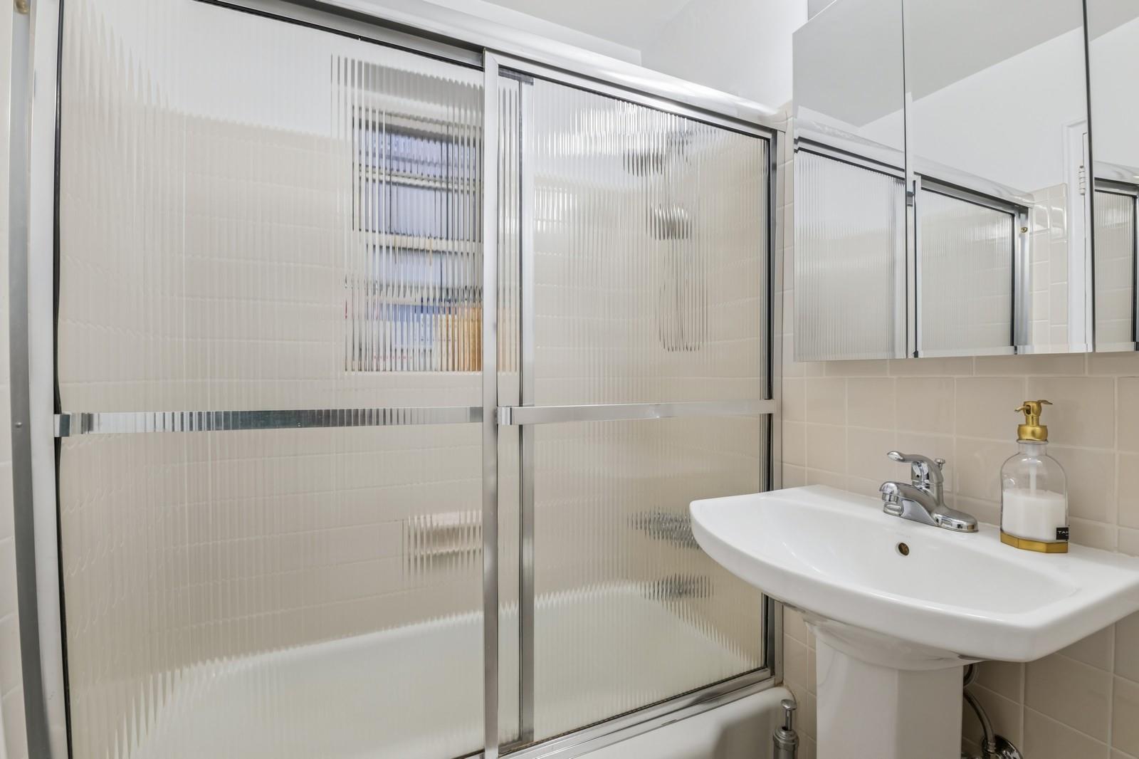 #14 photo, 7502 Austin Street, クイーンズ区 Forest Hills , NY 11375