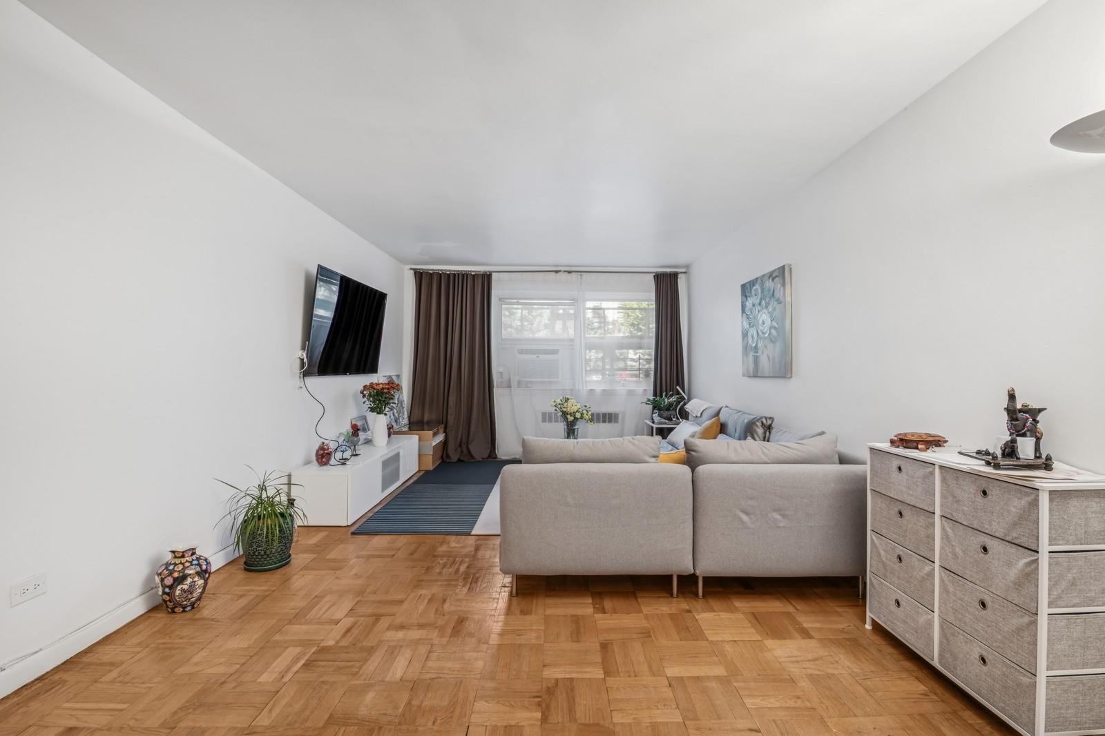 #4 photo, 7502 Austin Street, クイーンズ区 Forest Hills , NY 11375