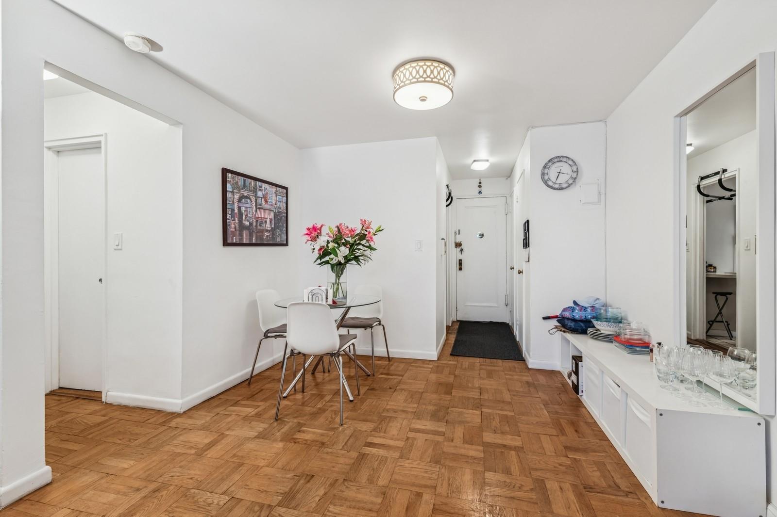 #5 photo, 7502 Austin Street, クイーンズ区 Forest Hills , NY 11375