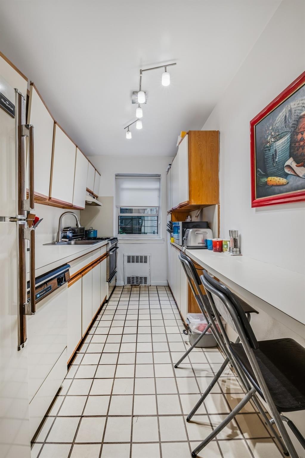 #9 photo, 7502 Austin Street, クイーンズ区 Forest Hills , NY 11375