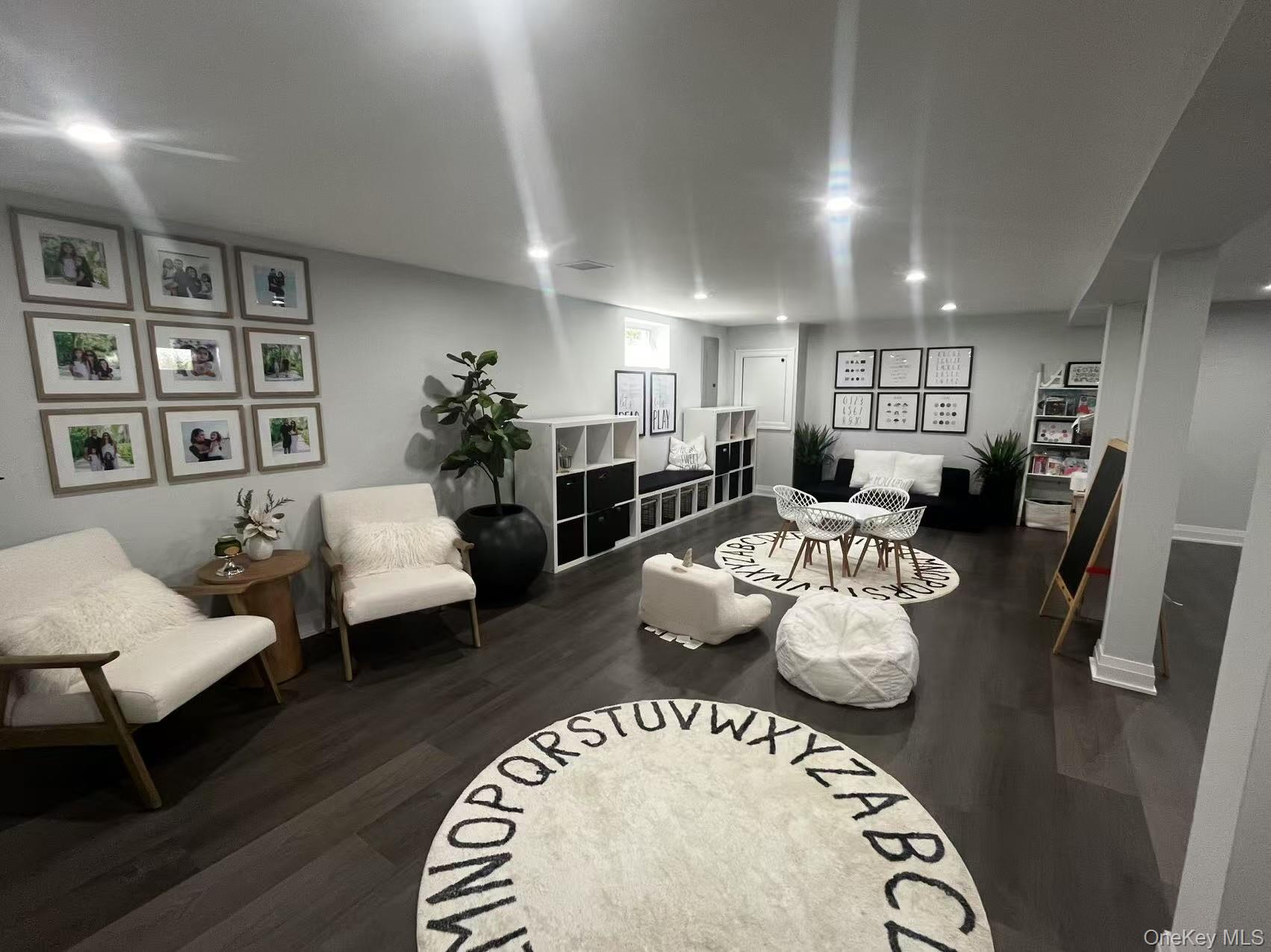 #1 photo, 1052 Grand Boulevard, 长岛 西布雷 Westbury , NY 11590