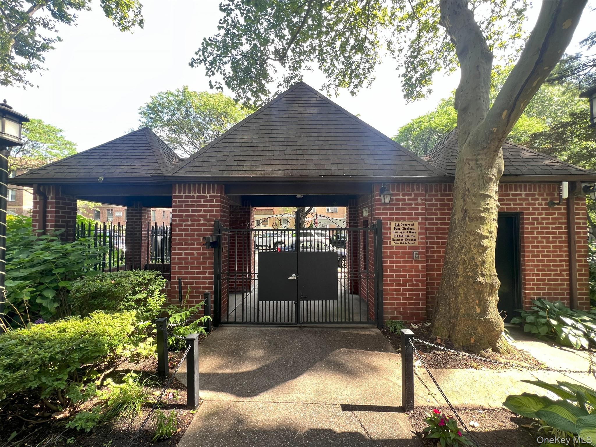 #1 photo, 118-66 Metropolitan Avenue, 皇后區 秋園 Kew Gardens , NY 11415