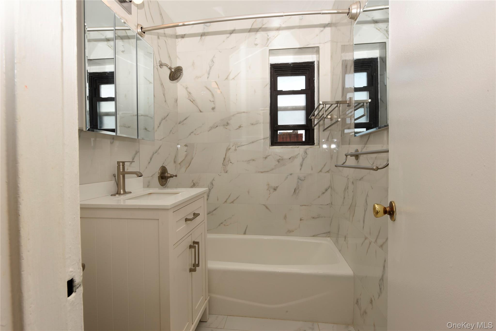 #10 photo, 118-66 Metropolitan Avenue, 皇后區 秋園 Kew Gardens , NY 11415