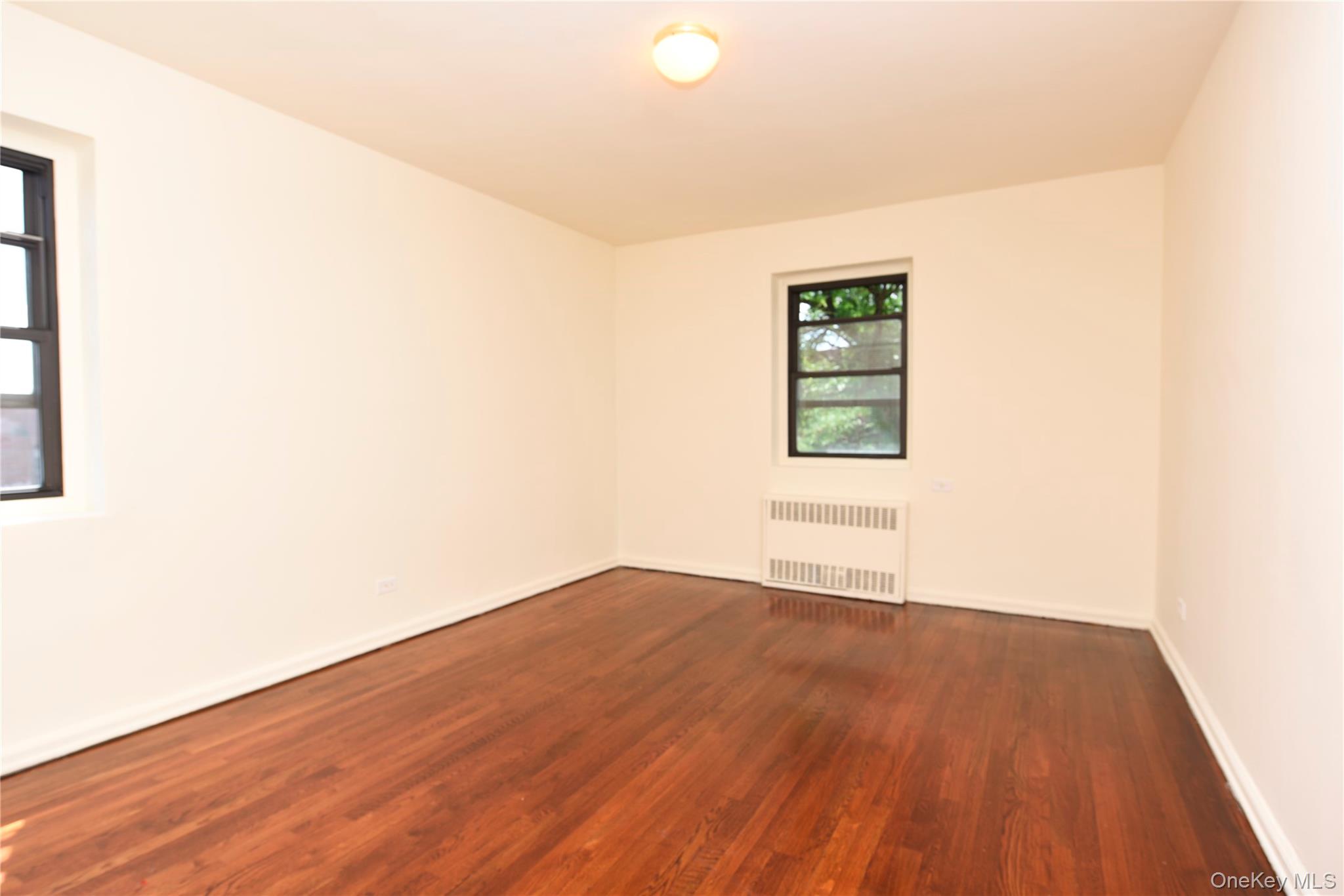 #12 photo, 118-66 Metropolitan Avenue, 皇后區 秋園 Kew Gardens , NY 11415