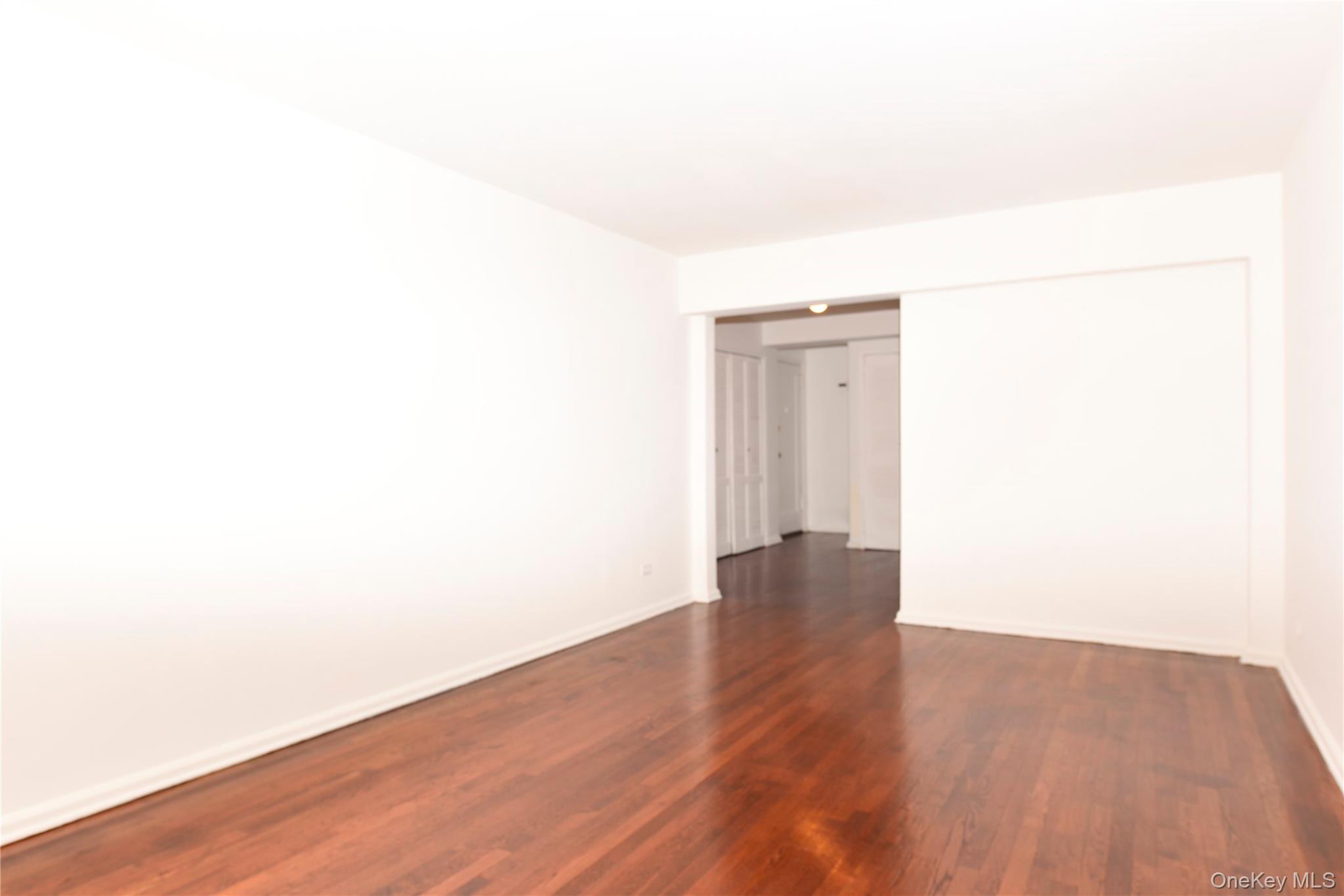 #5 photo, 118-66 Metropolitan Avenue, 皇后區 秋園 Kew Gardens , NY 11415