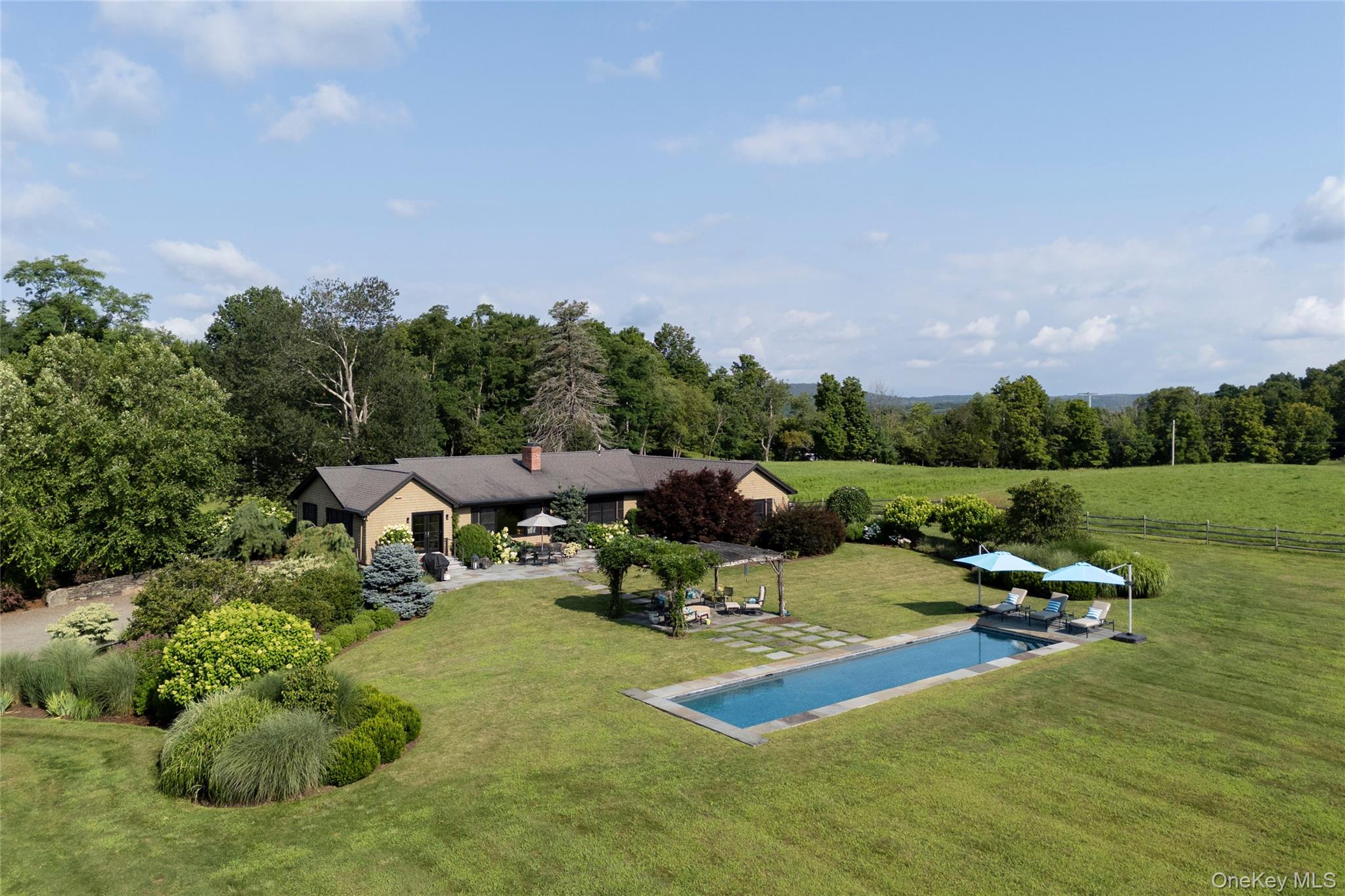 #1 photo, 174 Sunset Trail, 紐約州 Clinton Corners , NY 12514