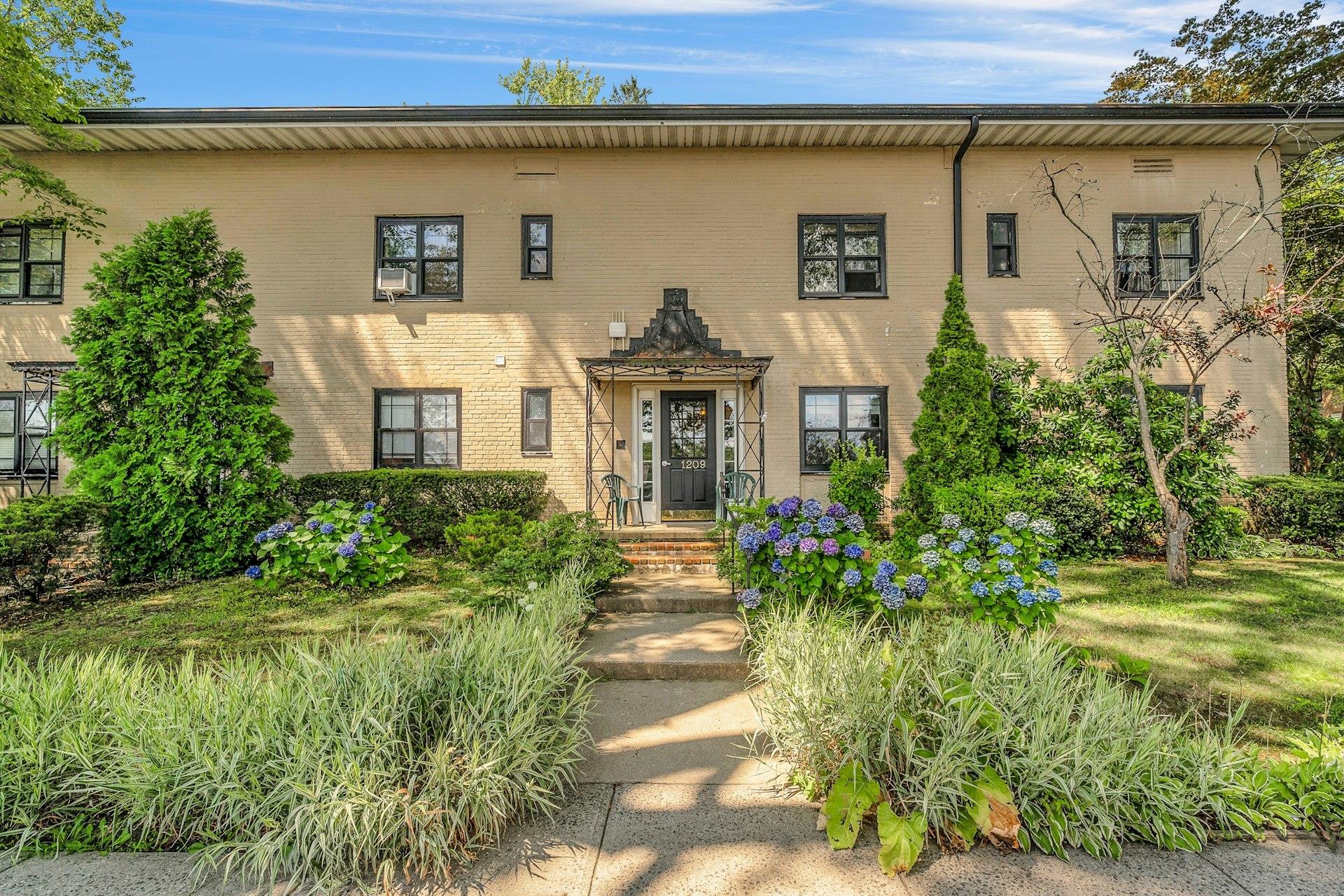 #2 photo, 1209 California Road, 纽约州 Eastchester , NY 10709