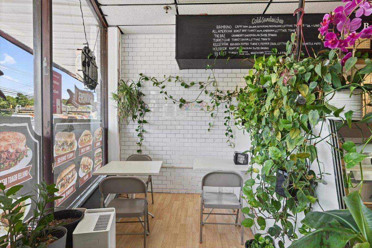 #2 photo, 710 Portion Road, サフォーク郡 Lake Ronkonkoma , NY 11779